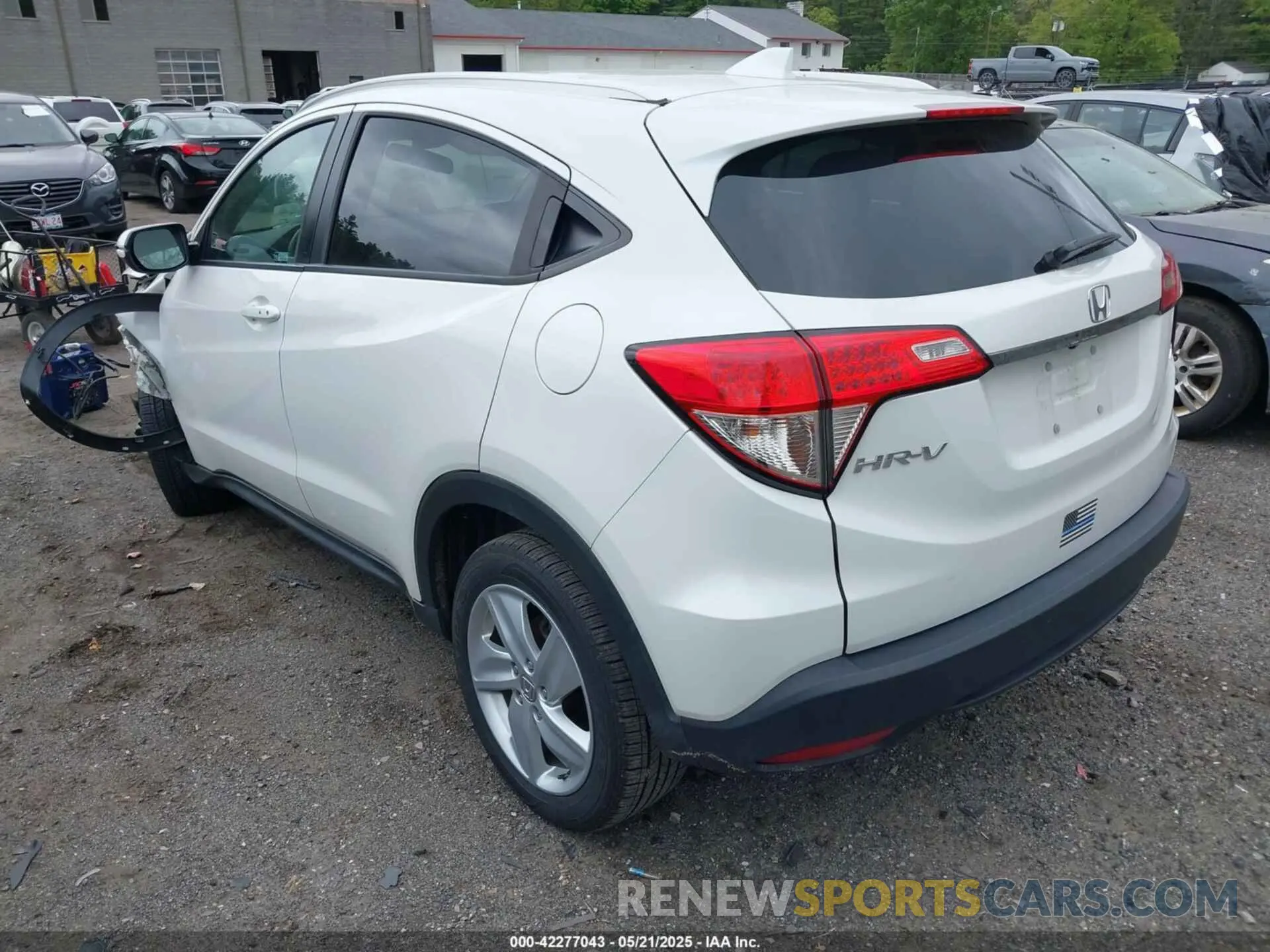 3 Photograph of a damaged car 3CZRU6H56KM727989 HONDA HR-V 2019