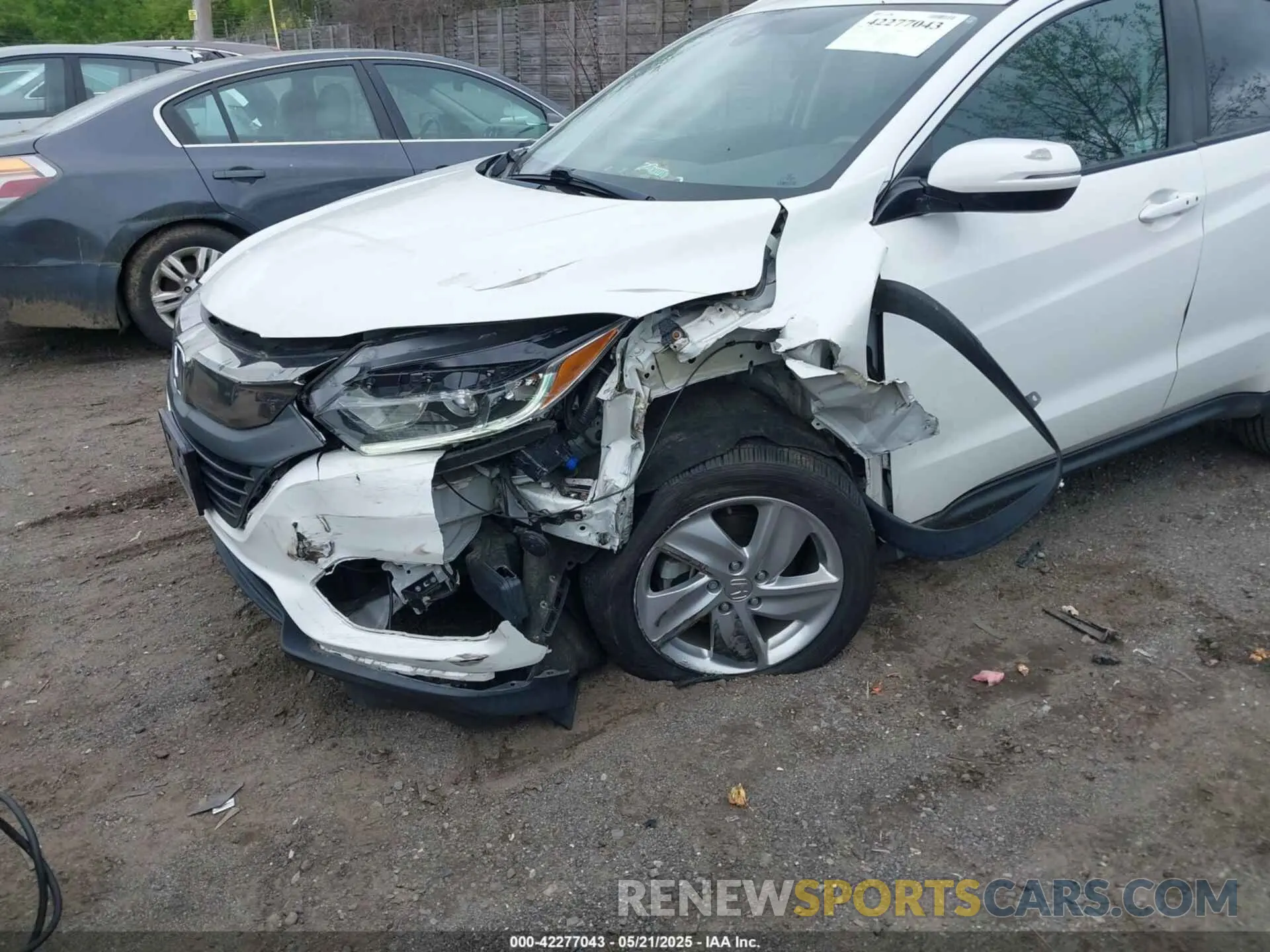 6 Photograph of a damaged car 3CZRU6H56KM727989 HONDA HR-V 2019