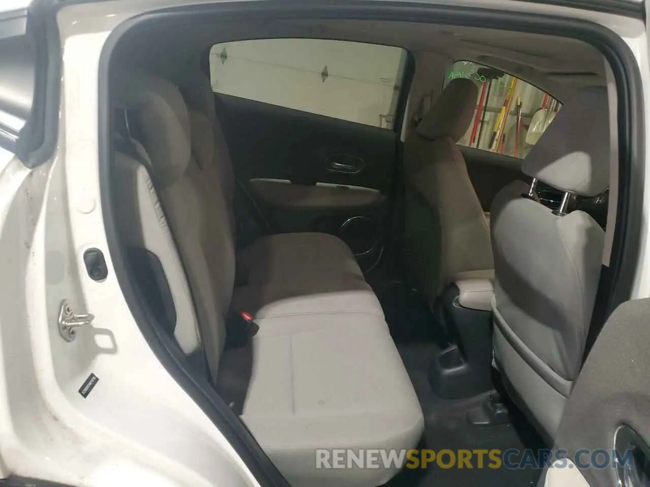 11 Photograph of a damaged car 3CZRU6H57KM716788 HONDA HR-V 2019