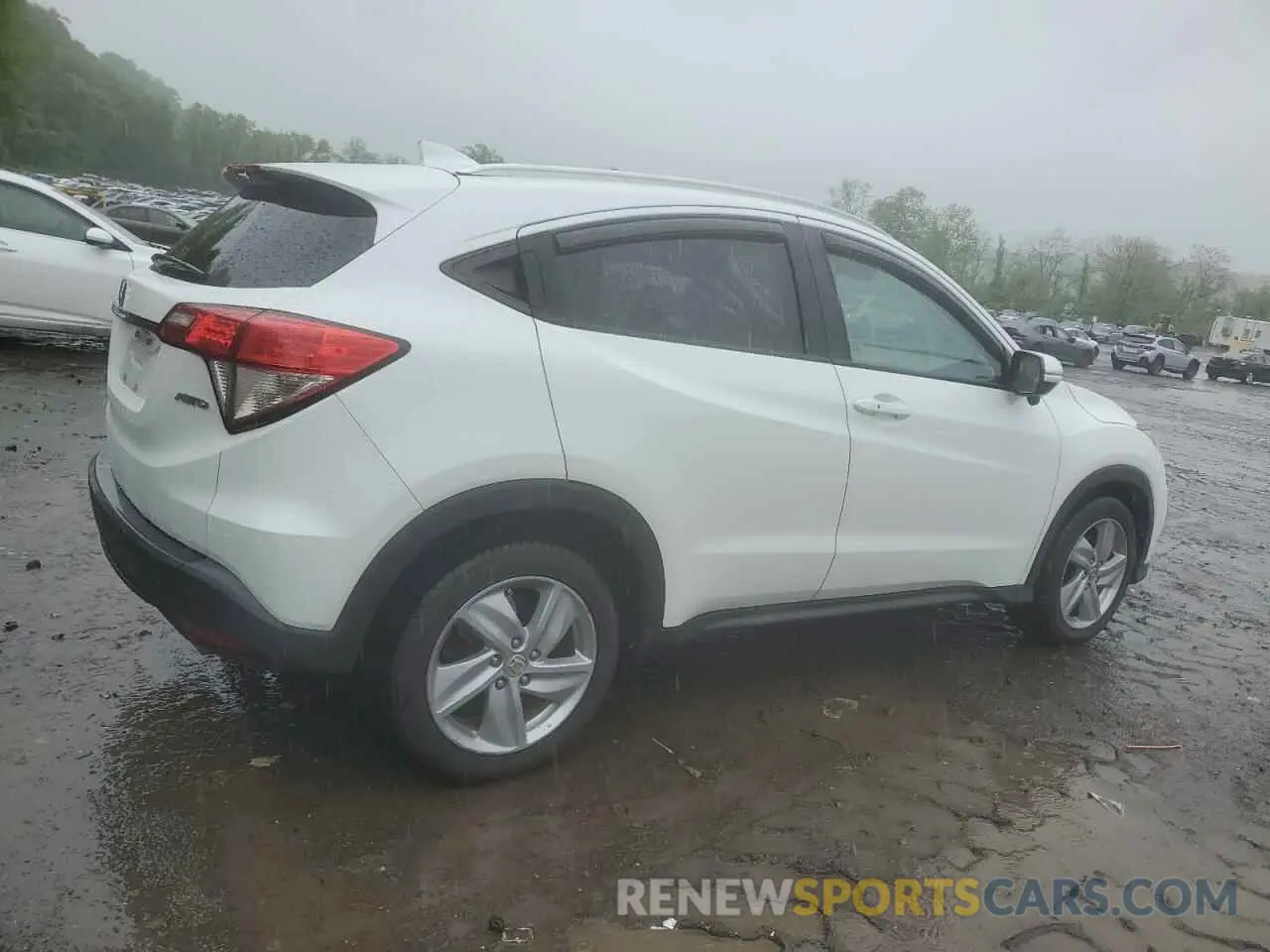 3 Photograph of a damaged car 3CZRU6H58KM705542 HONDA HR-V 2019