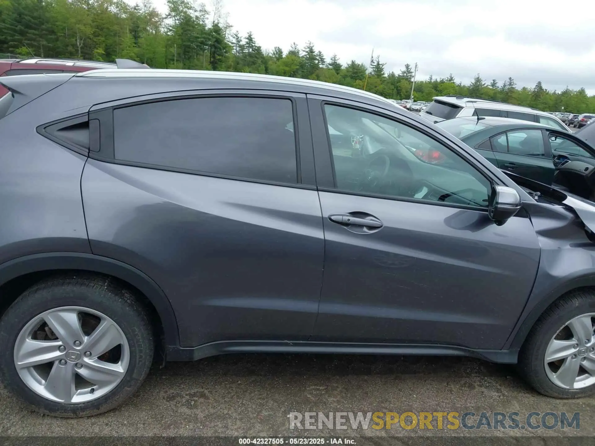 14 Photograph of a damaged car 3CZRU6H58KM709932 HONDA HR-V 2019