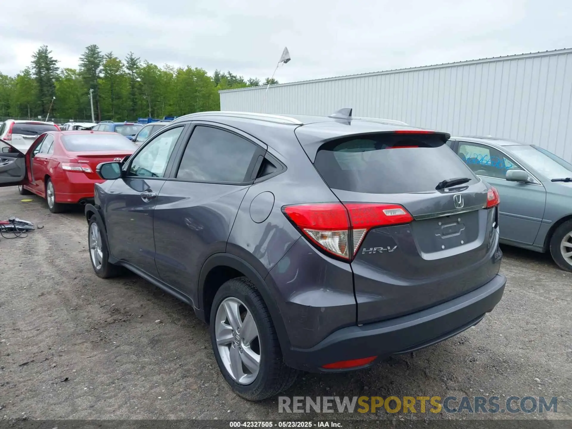 3 Photograph of a damaged car 3CZRU6H58KM709932 HONDA HR-V 2019