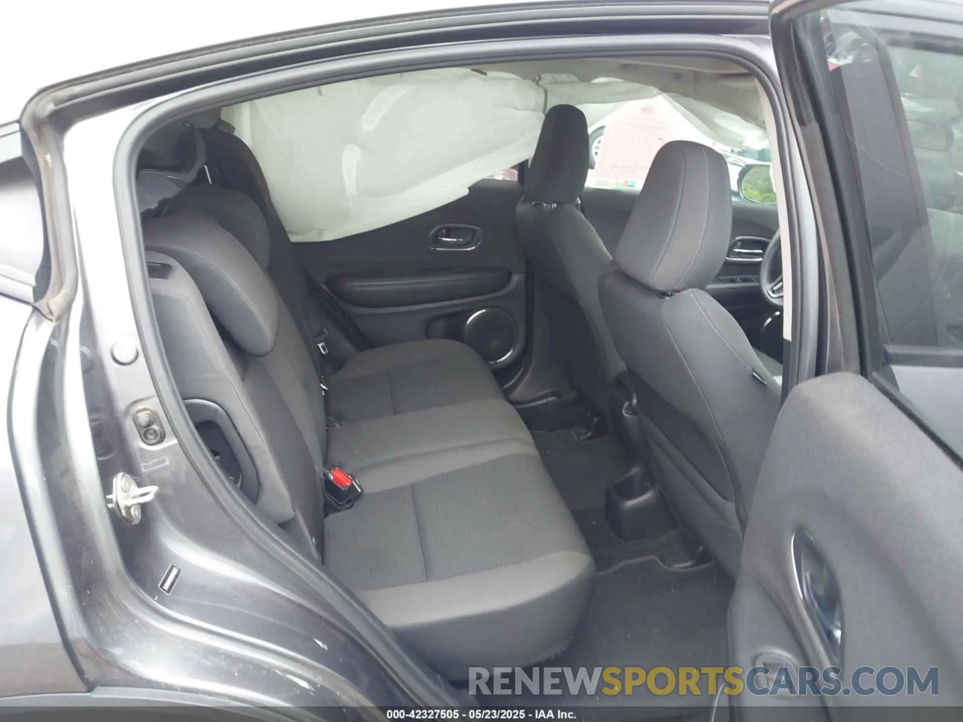 8 Photograph of a damaged car 3CZRU6H58KM709932 HONDA HR-V 2019