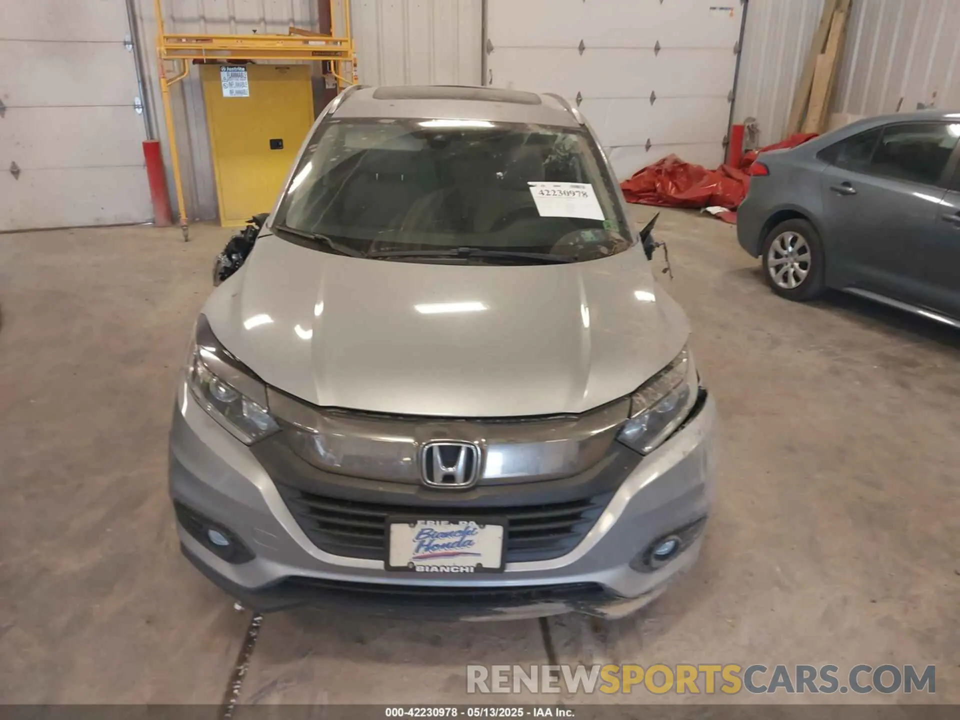 12 Photograph of a damaged car 3CZRU6H58KM743191 HONDA HR-V 2019