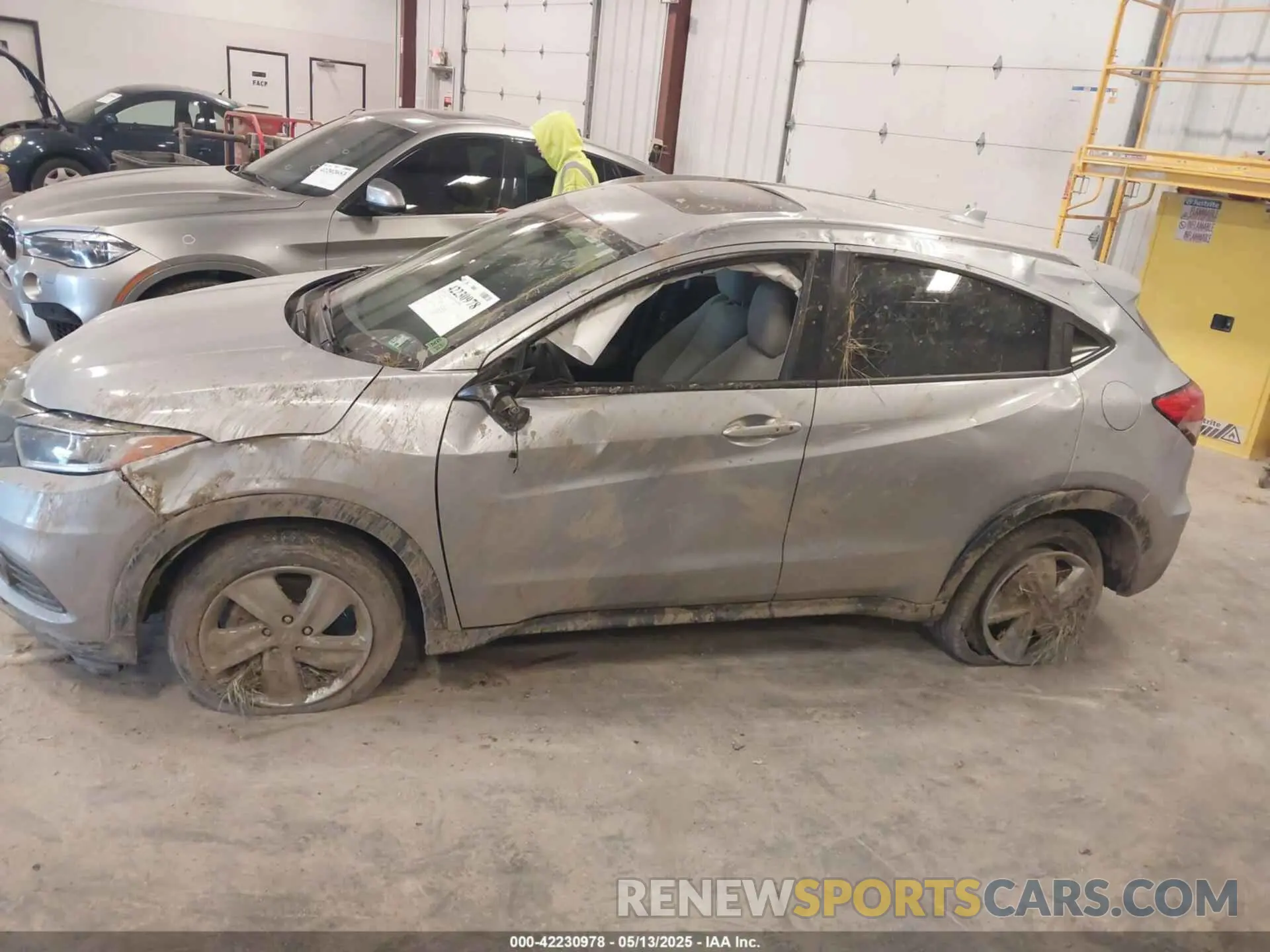 14 Photograph of a damaged car 3CZRU6H58KM743191 HONDA HR-V 2019