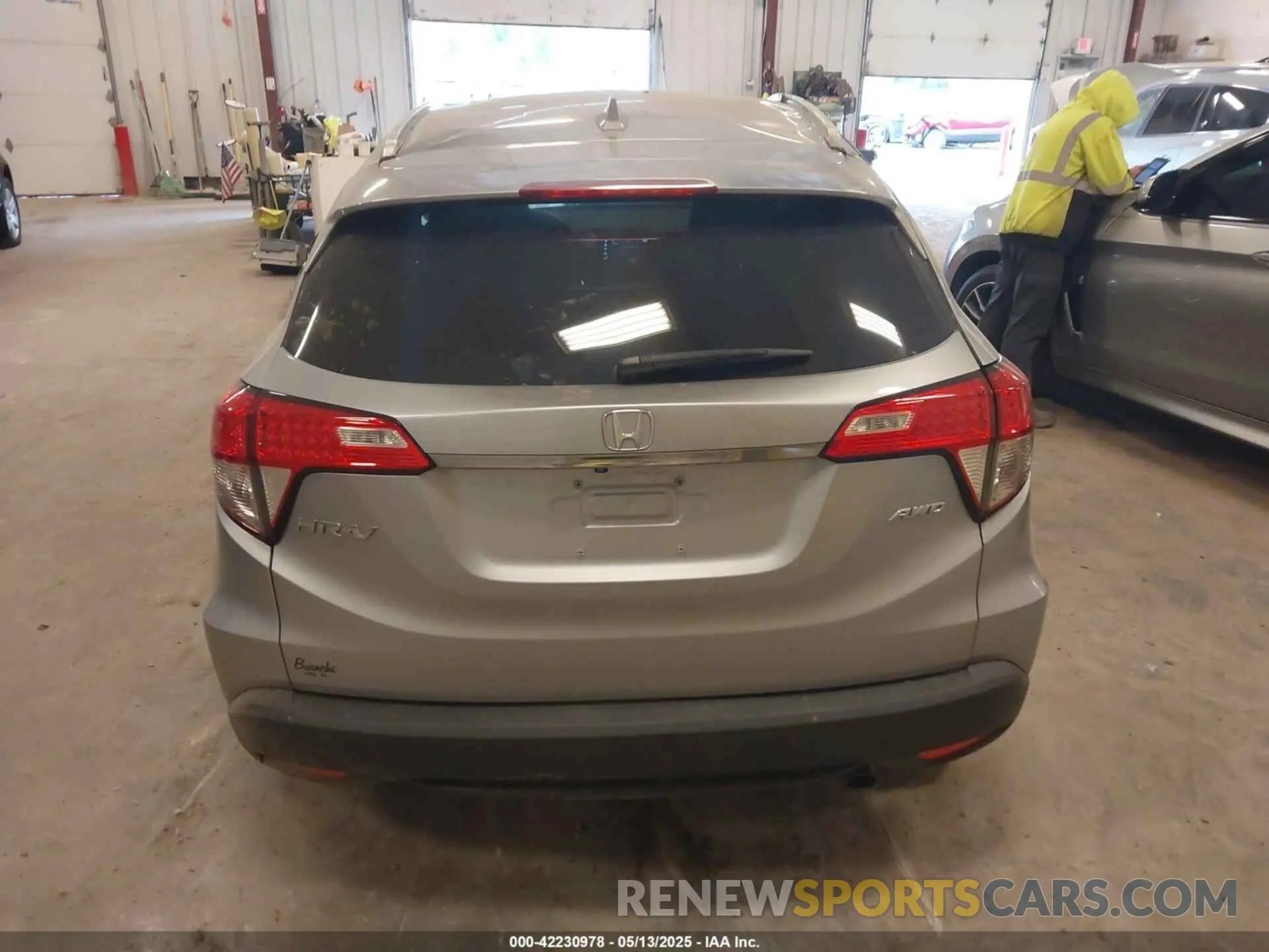16 Photograph of a damaged car 3CZRU6H58KM743191 HONDA HR-V 2019