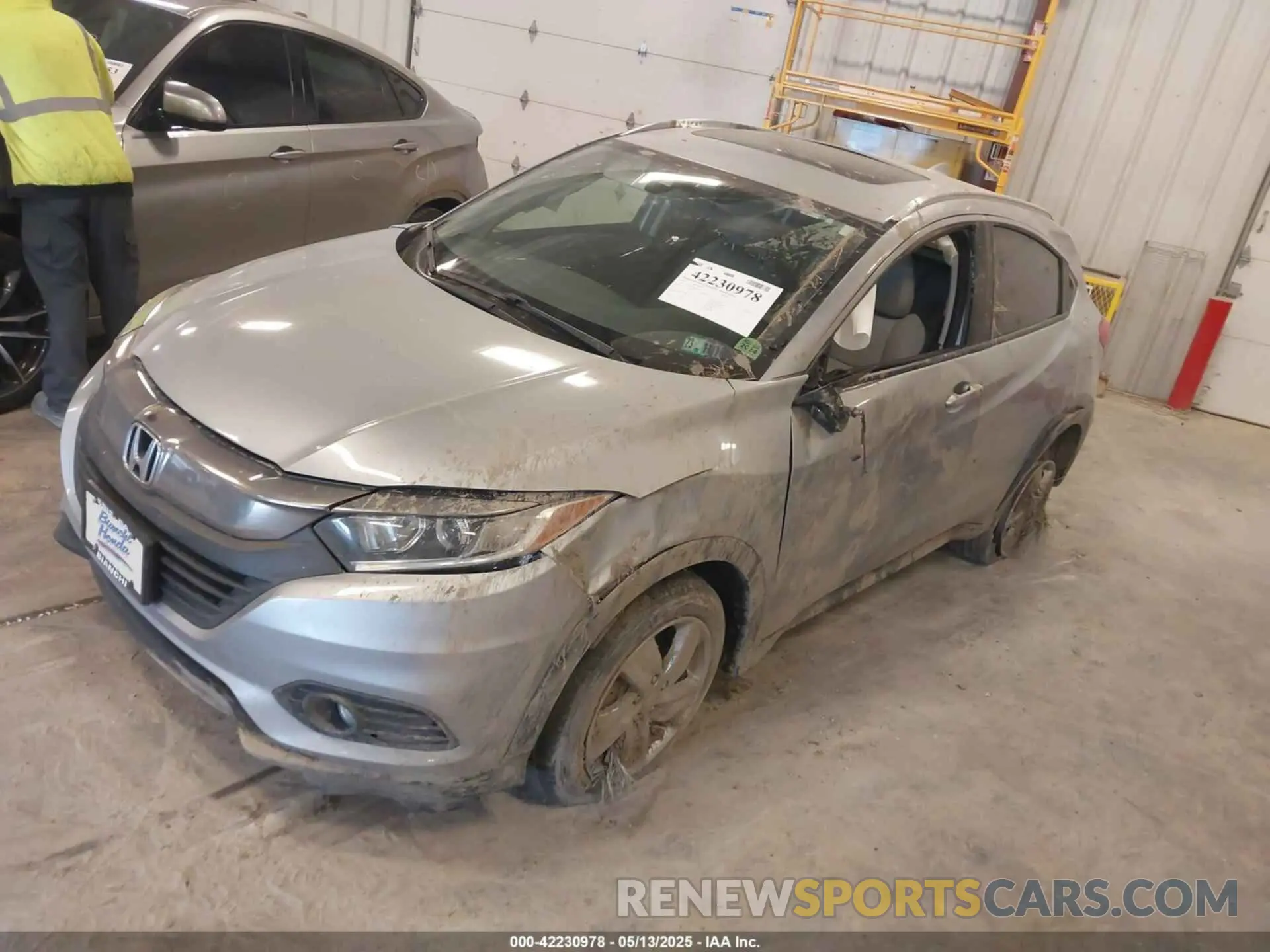 2 Photograph of a damaged car 3CZRU6H58KM743191 HONDA HR-V 2019