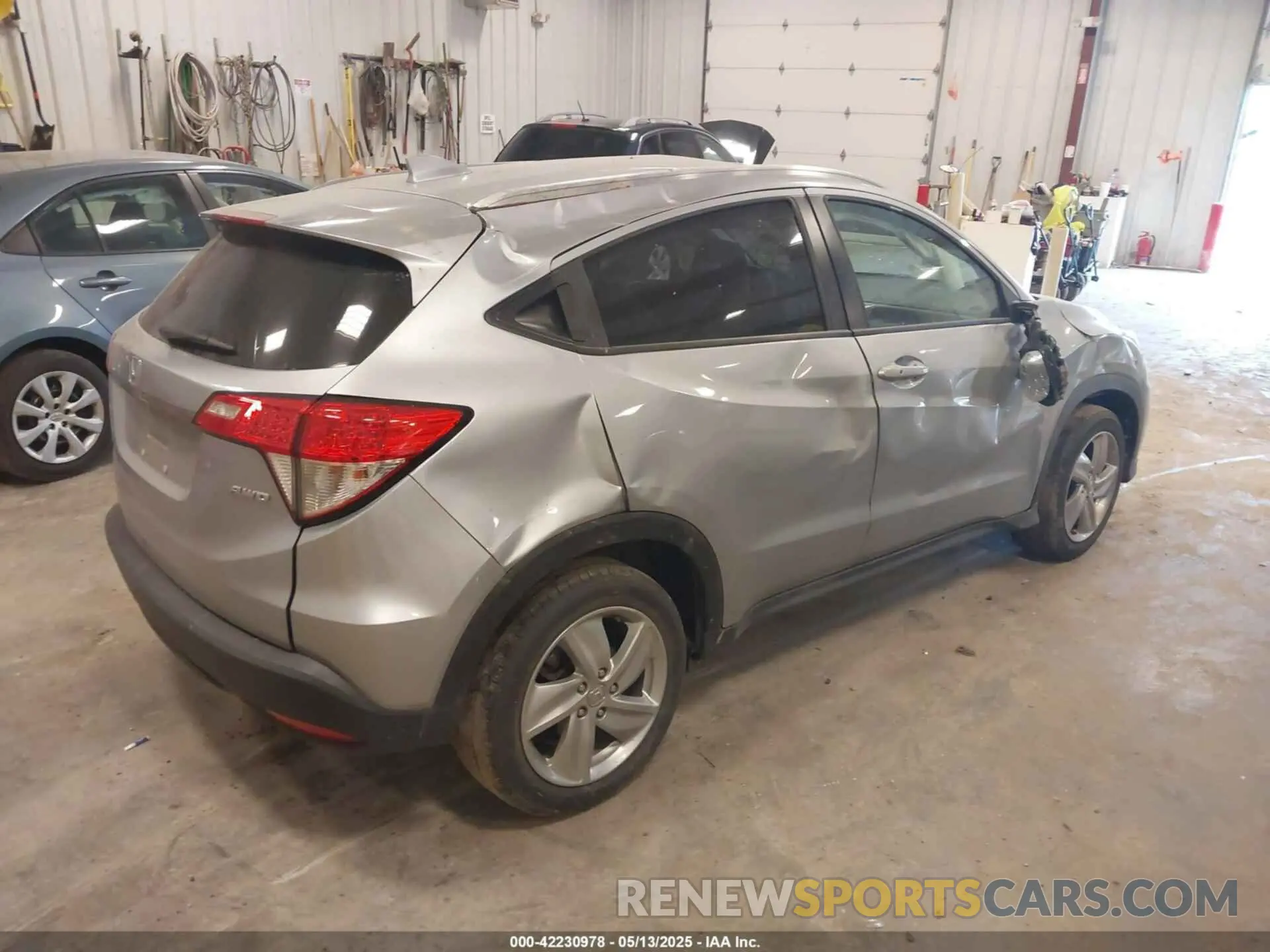 4 Photograph of a damaged car 3CZRU6H58KM743191 HONDA HR-V 2019