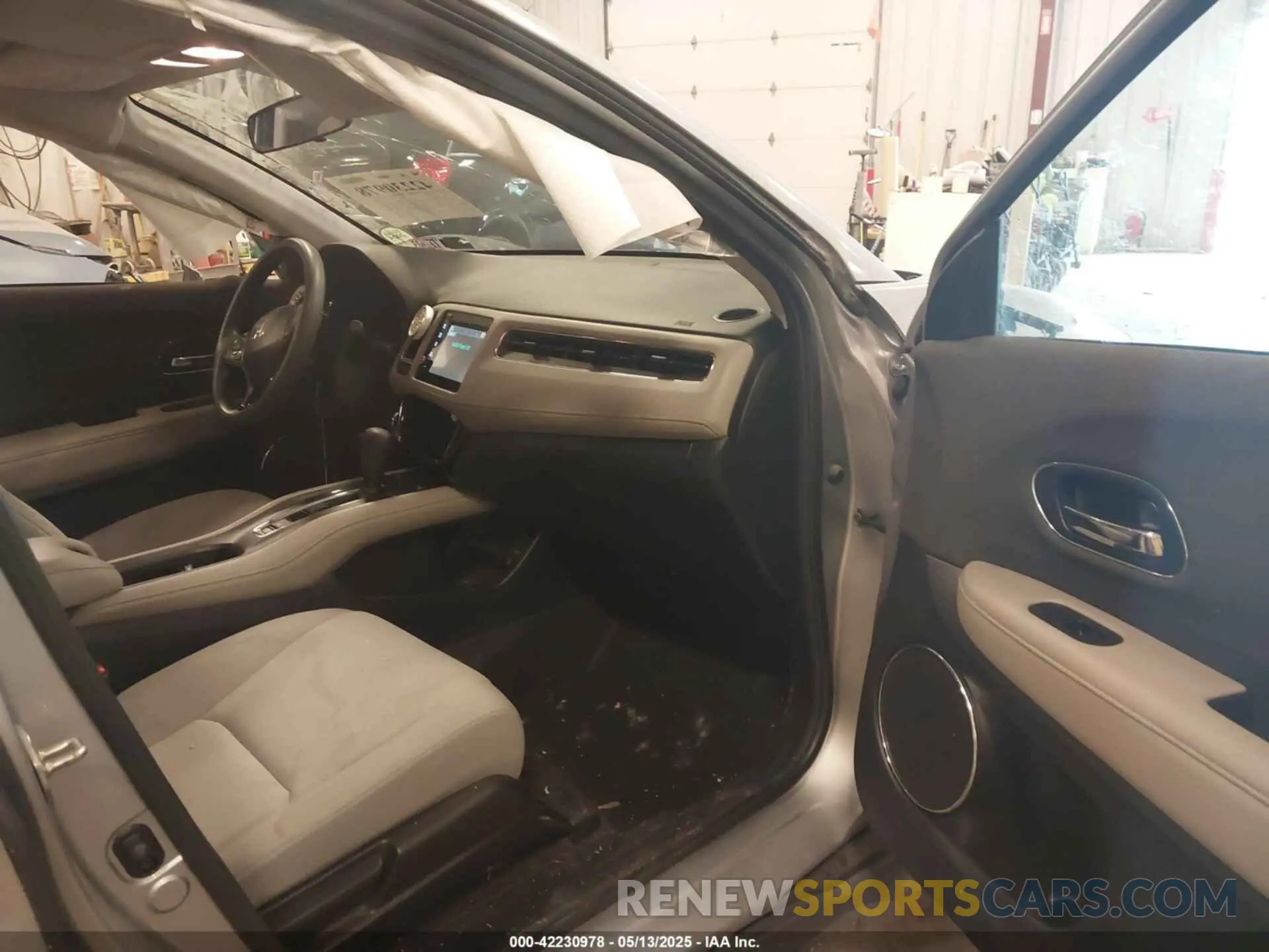 5 Photograph of a damaged car 3CZRU6H58KM743191 HONDA HR-V 2019