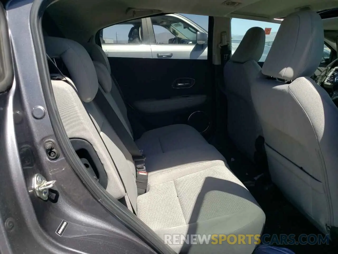 11 Photograph of a damaged car 3CZRU6H59KM703038 HONDA HR-V 2019