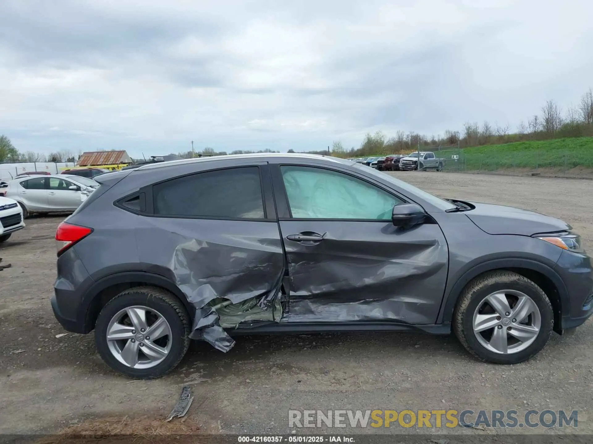 13 Photograph of a damaged car 3CZRU6H59KM719255 HONDA HR-V 2019