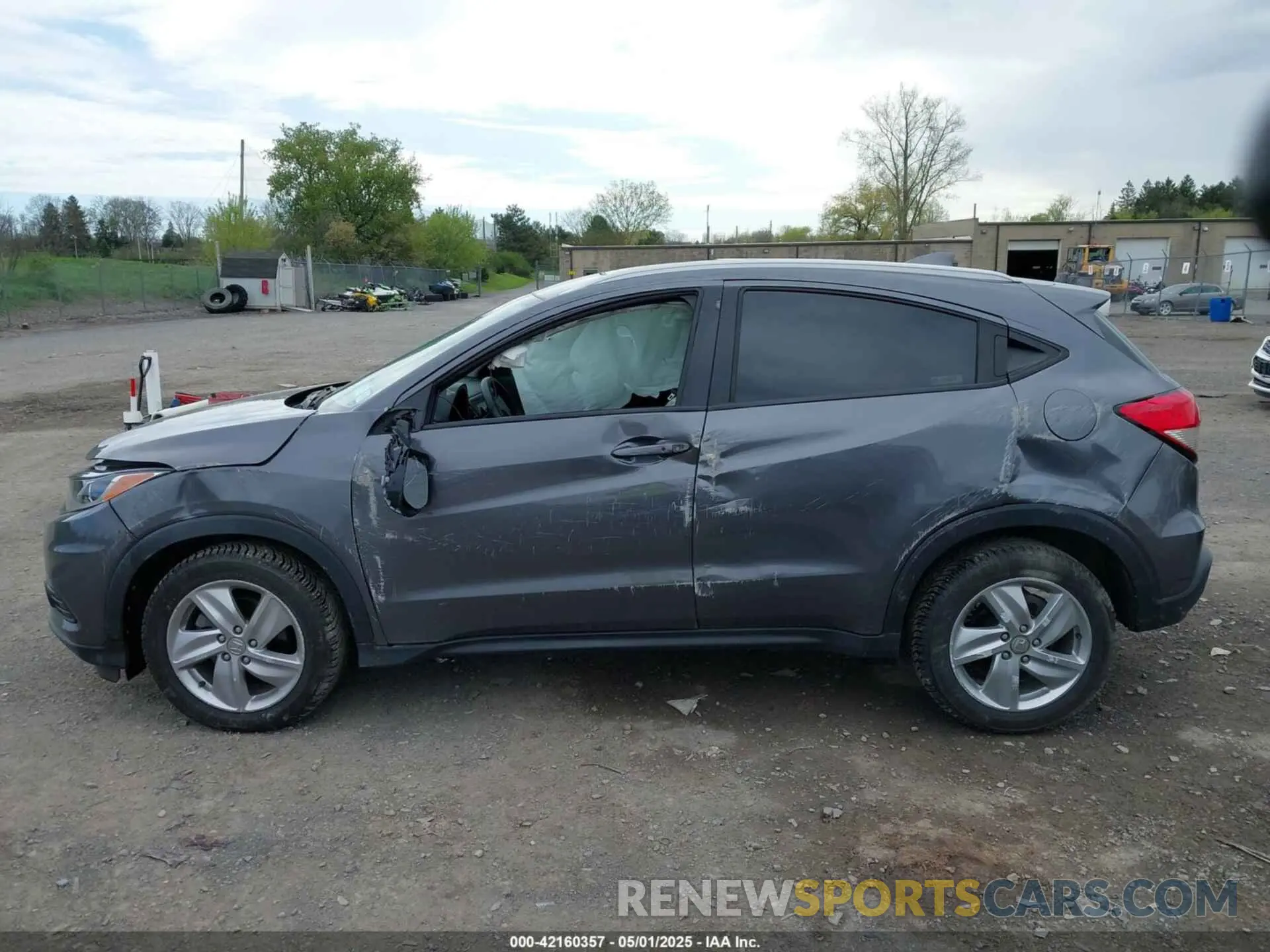 14 Photograph of a damaged car 3CZRU6H59KM719255 HONDA HR-V 2019