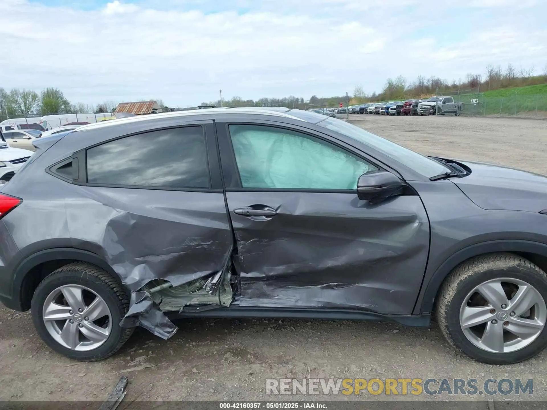 6 Photograph of a damaged car 3CZRU6H59KM719255 HONDA HR-V 2019