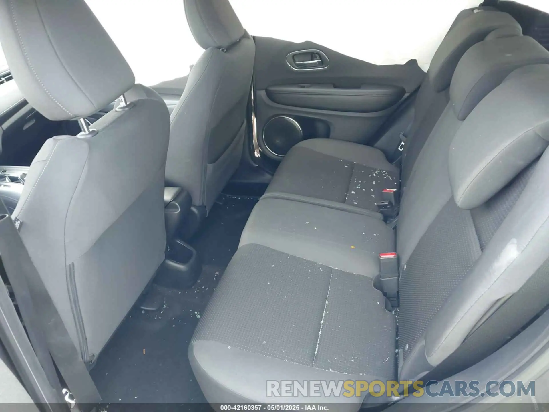 8 Photograph of a damaged car 3CZRU6H59KM719255 HONDA HR-V 2019