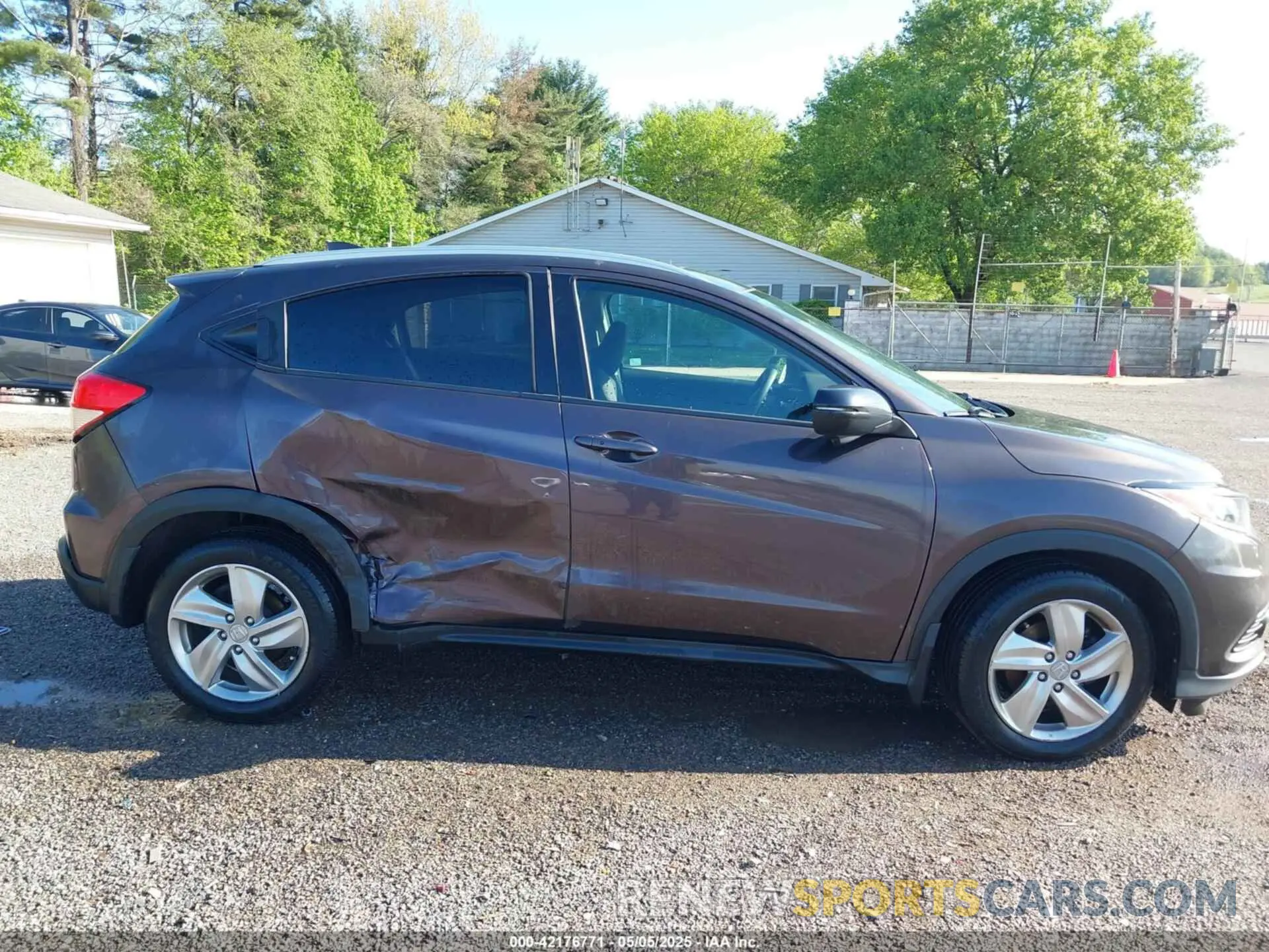 14 Photograph of a damaged car 3CZRU6H59KM728943 HONDA HR-V 2019