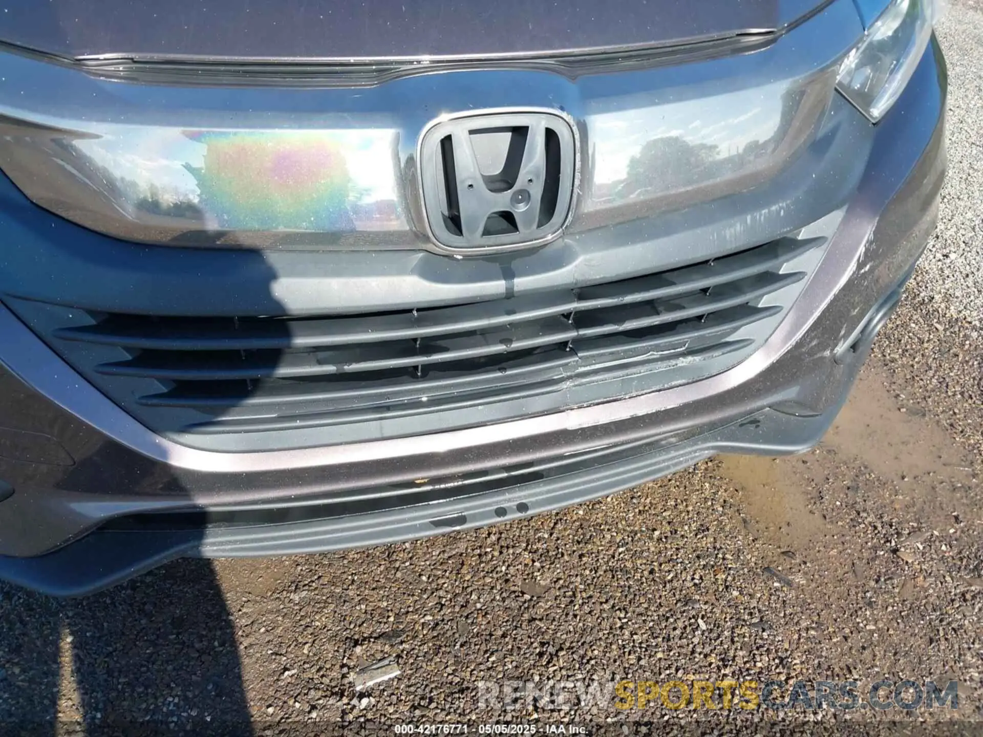19 Photograph of a damaged car 3CZRU6H59KM728943 HONDA HR-V 2019