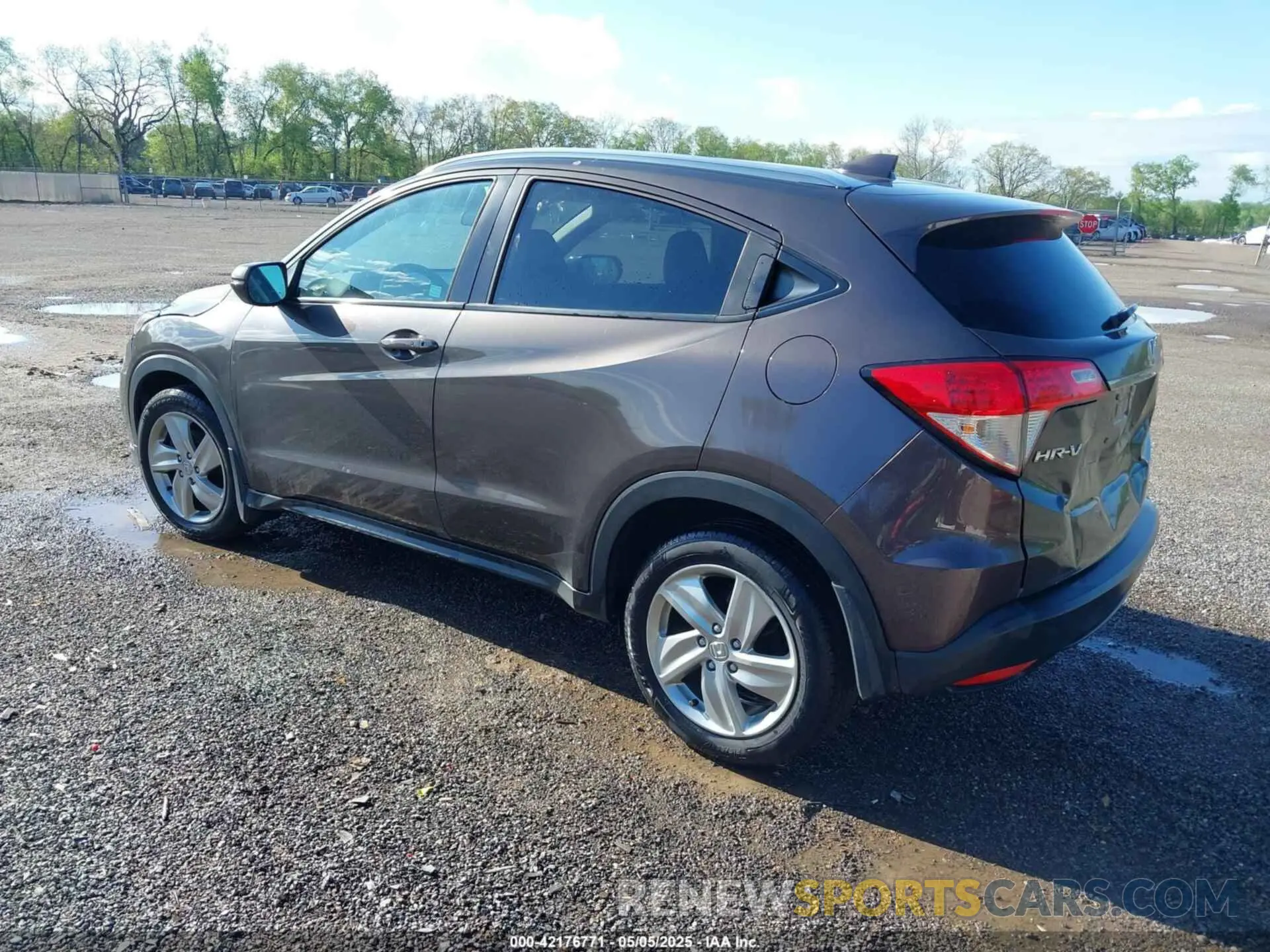 3 Photograph of a damaged car 3CZRU6H59KM728943 HONDA HR-V 2019