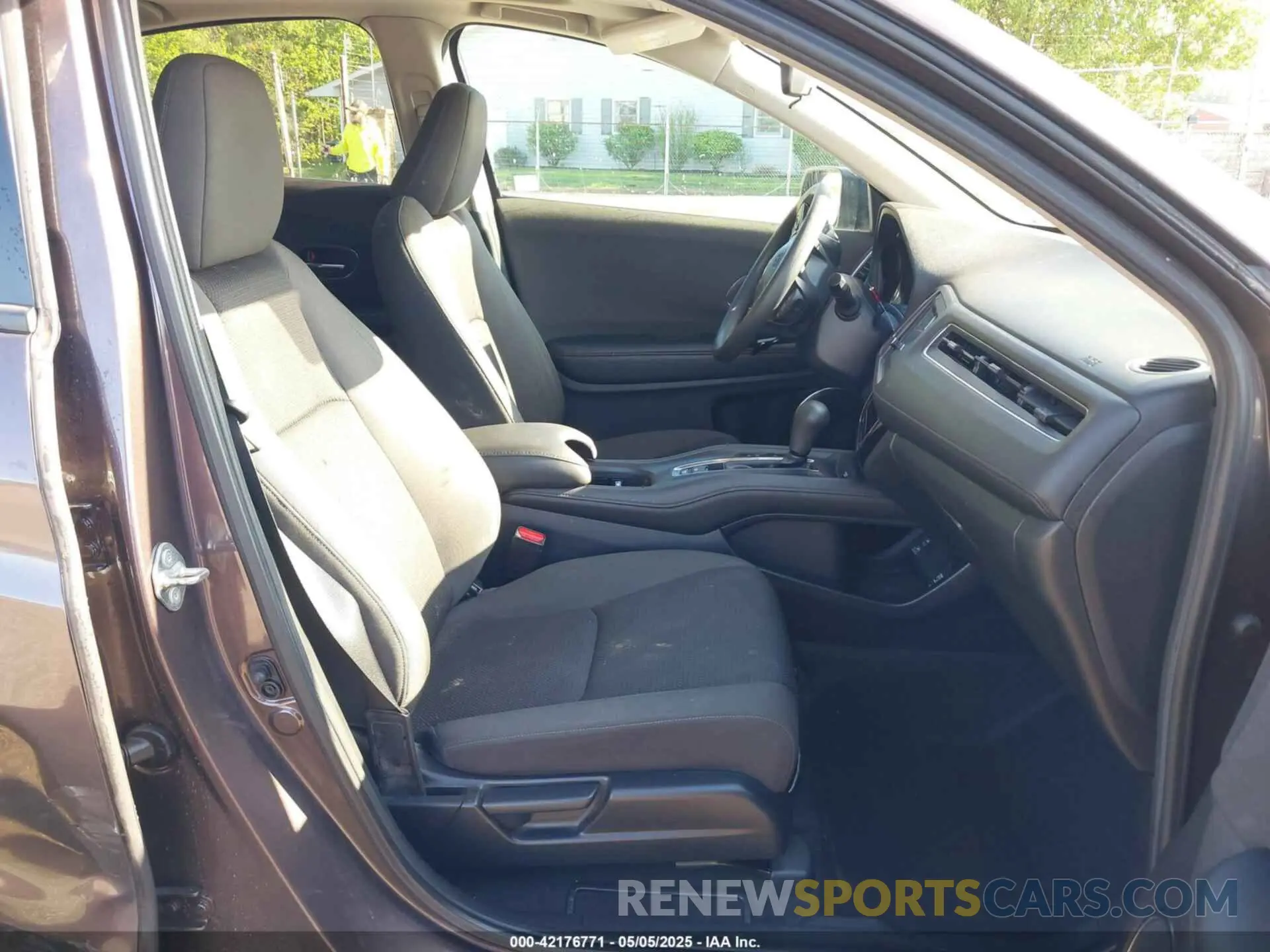 5 Photograph of a damaged car 3CZRU6H59KM728943 HONDA HR-V 2019