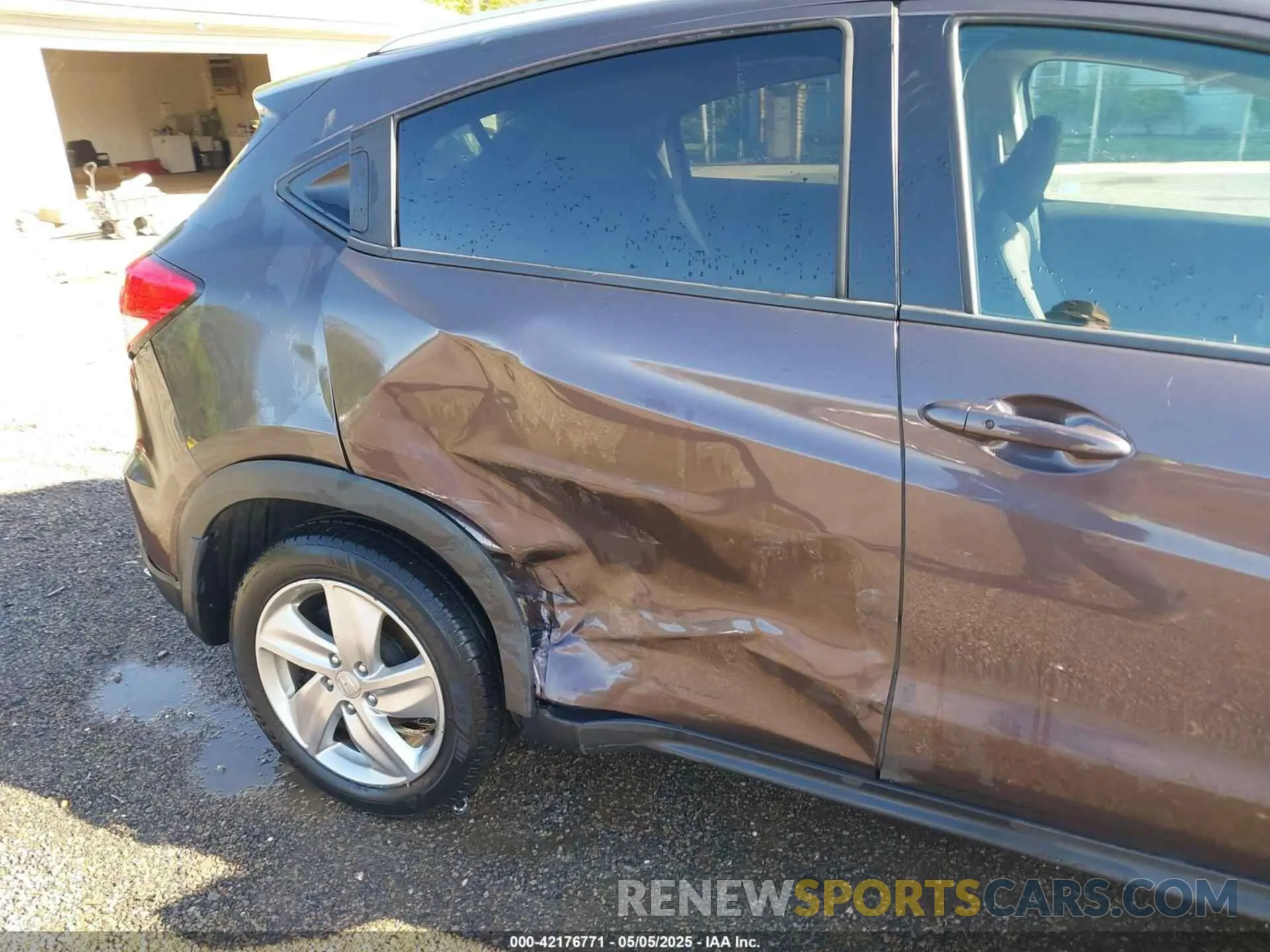 6 Photograph of a damaged car 3CZRU6H59KM728943 HONDA HR-V 2019