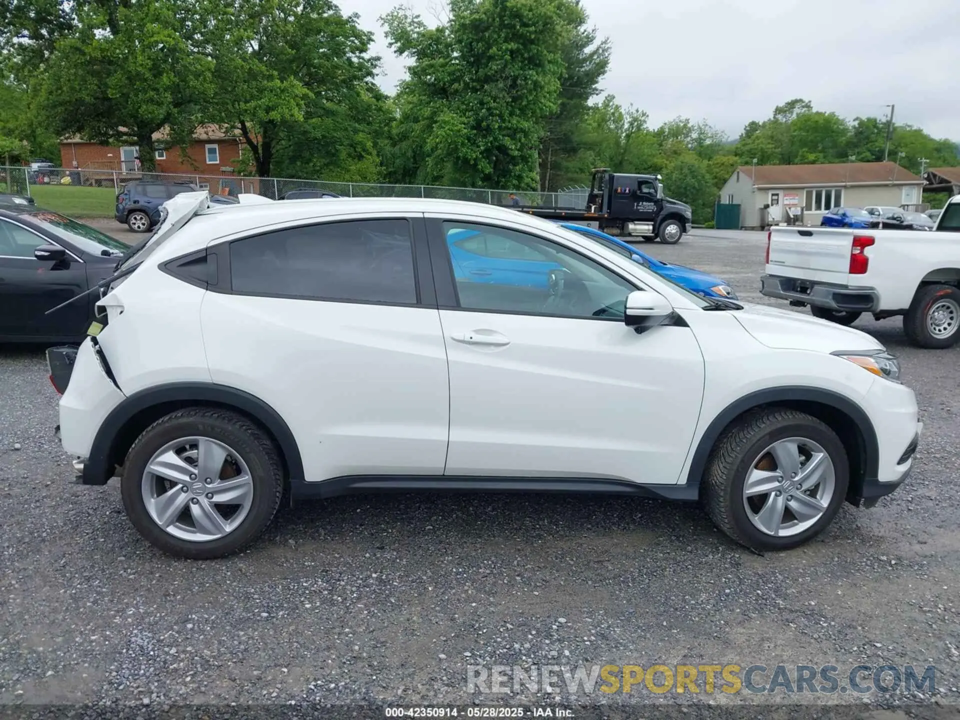 14 Photograph of a damaged car 3CZRU6H59KM733494 HONDA HR-V 2019