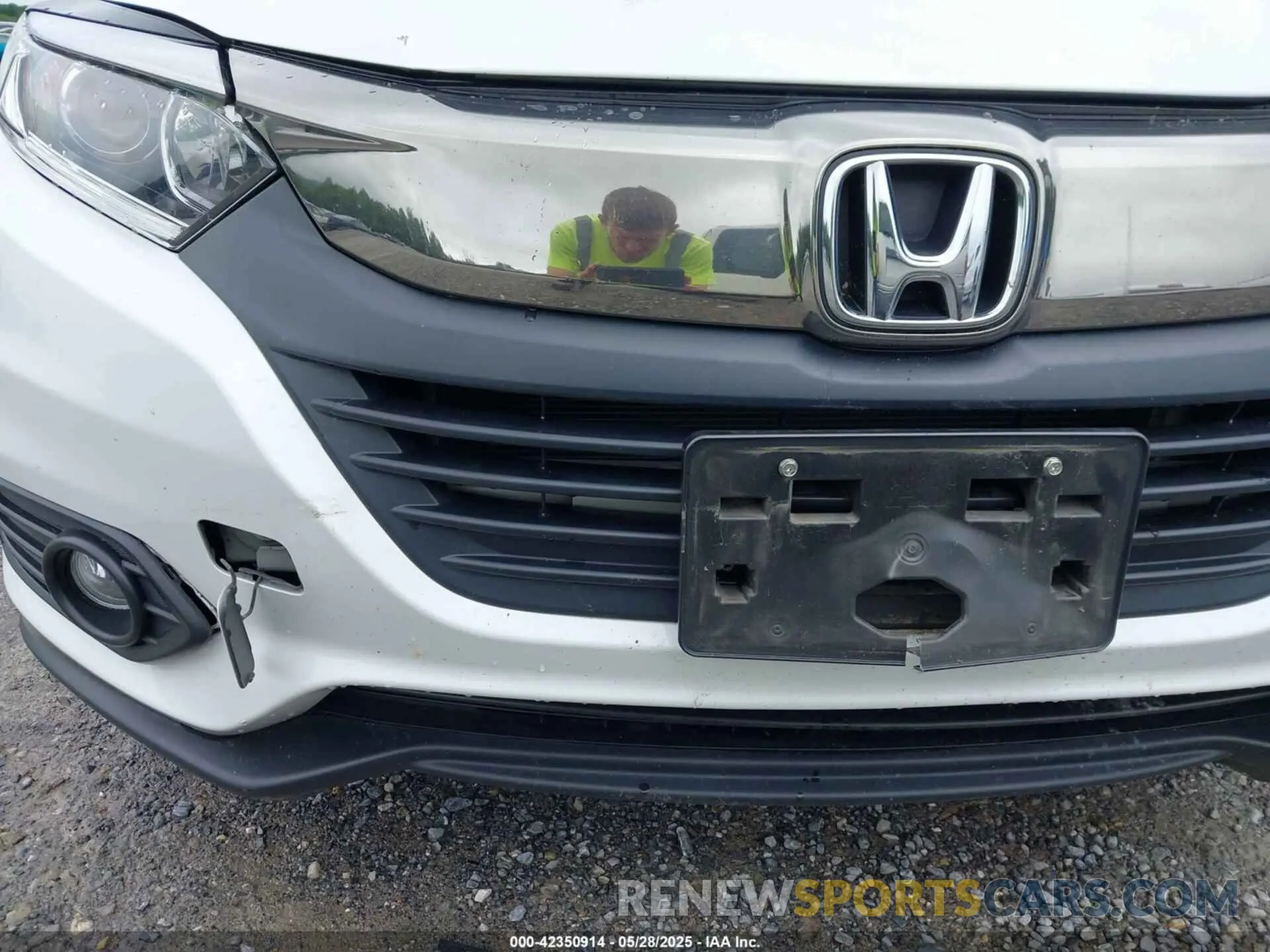 21 Photograph of a damaged car 3CZRU6H59KM733494 HONDA HR-V 2019