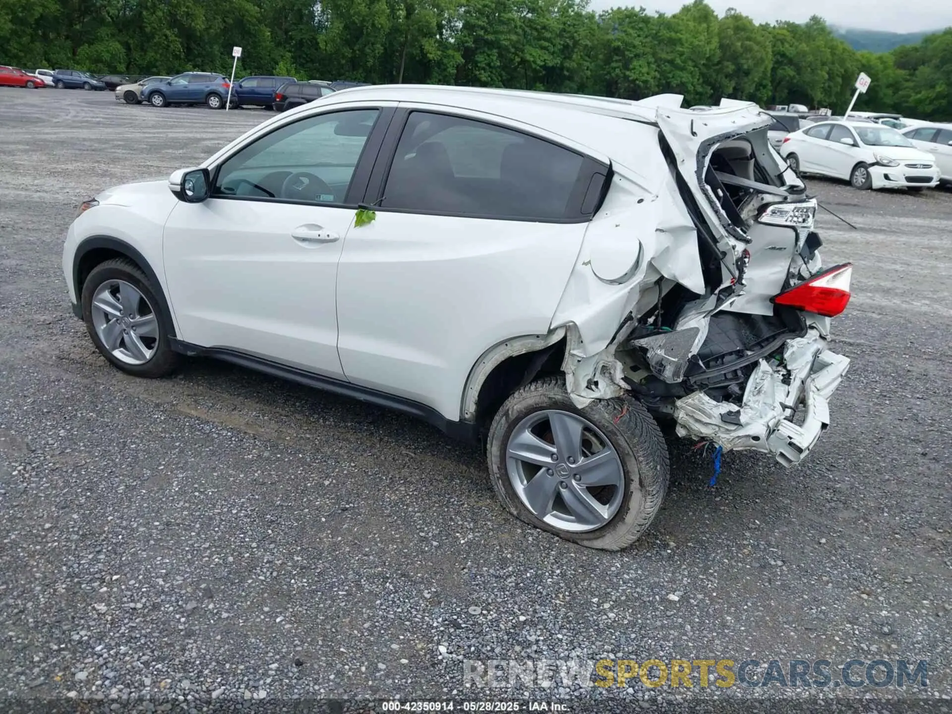 3 Photograph of a damaged car 3CZRU6H59KM733494 HONDA HR-V 2019