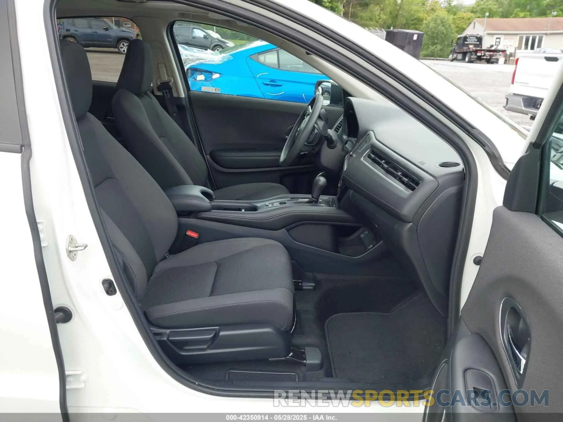 5 Photograph of a damaged car 3CZRU6H59KM733494 HONDA HR-V 2019