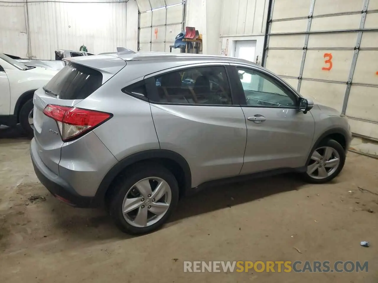 3 Photograph of a damaged car 3CZRU6H70KM723650 HONDA HR-V 2019
