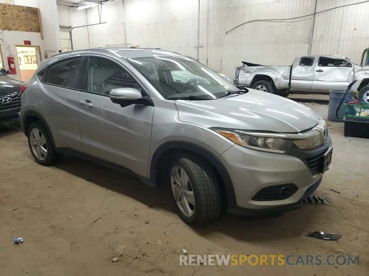 4 Photograph of a damaged car 3CZRU6H70KM723650 HONDA HR-V 2019