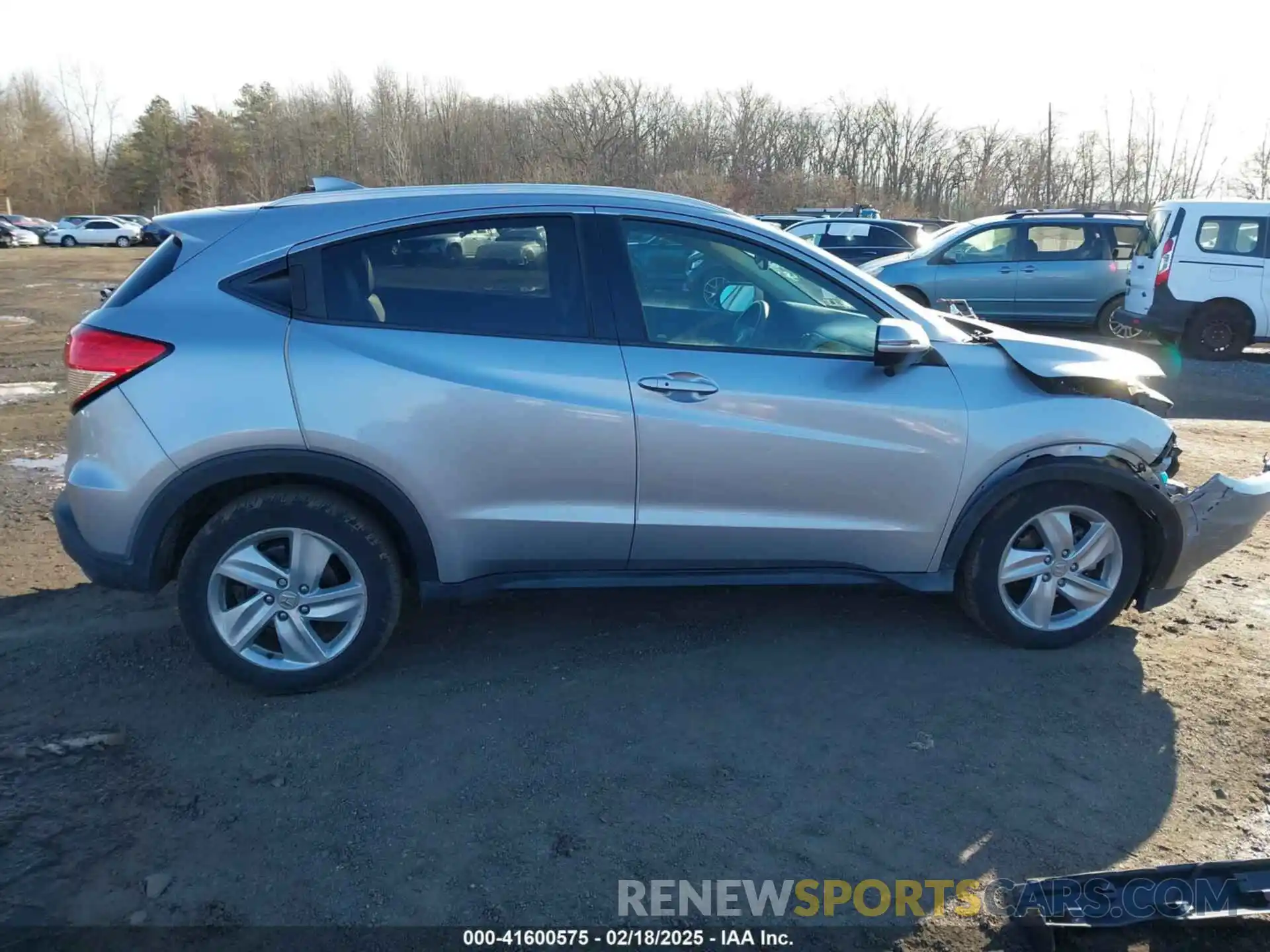 13 Photograph of a damaged car 3CZRU6H71KM706288 HONDA HR-V 2019