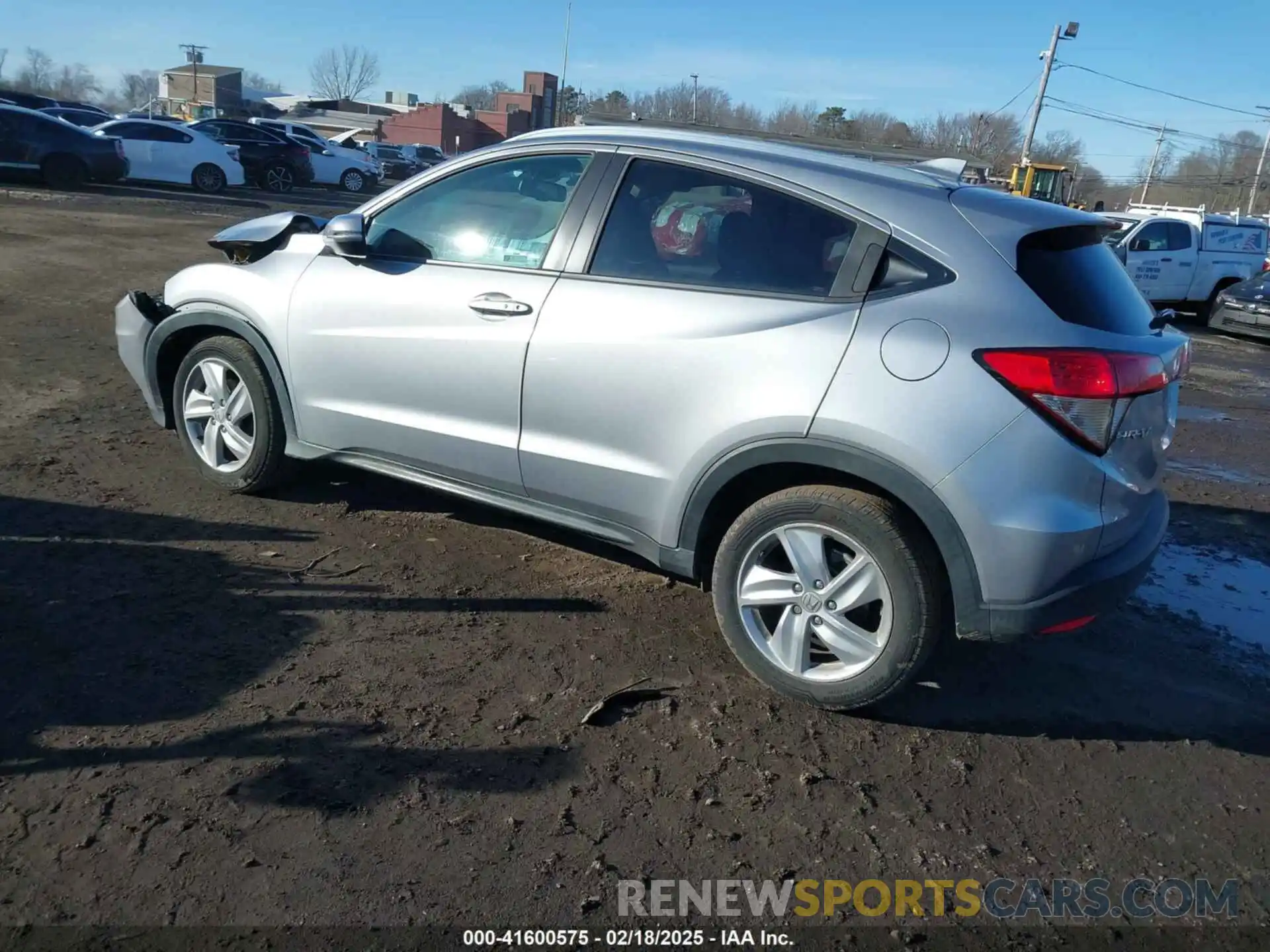 3 Photograph of a damaged car 3CZRU6H71KM706288 HONDA HR-V 2019