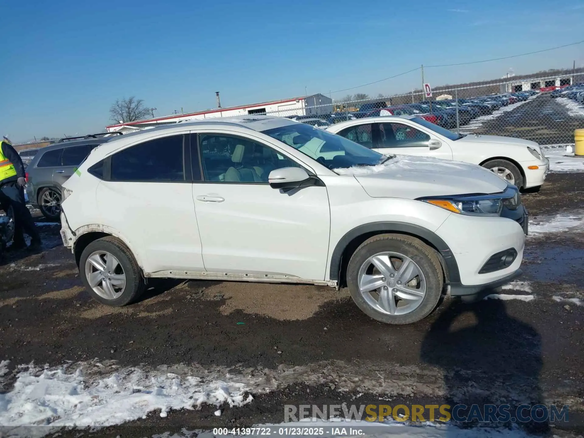 13 Photograph of a damaged car 3CZRU6H71KM721096 HONDA HR-V 2019