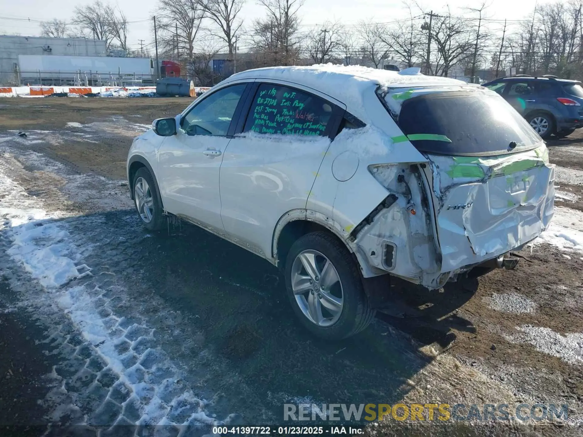 3 Photograph of a damaged car 3CZRU6H71KM721096 HONDA HR-V 2019