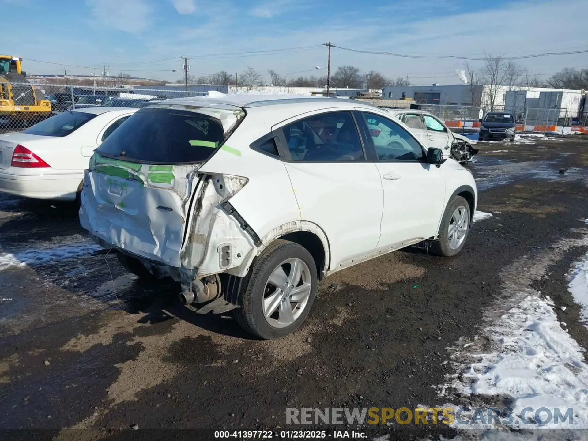 4 Photograph of a damaged car 3CZRU6H71KM721096 HONDA HR-V 2019