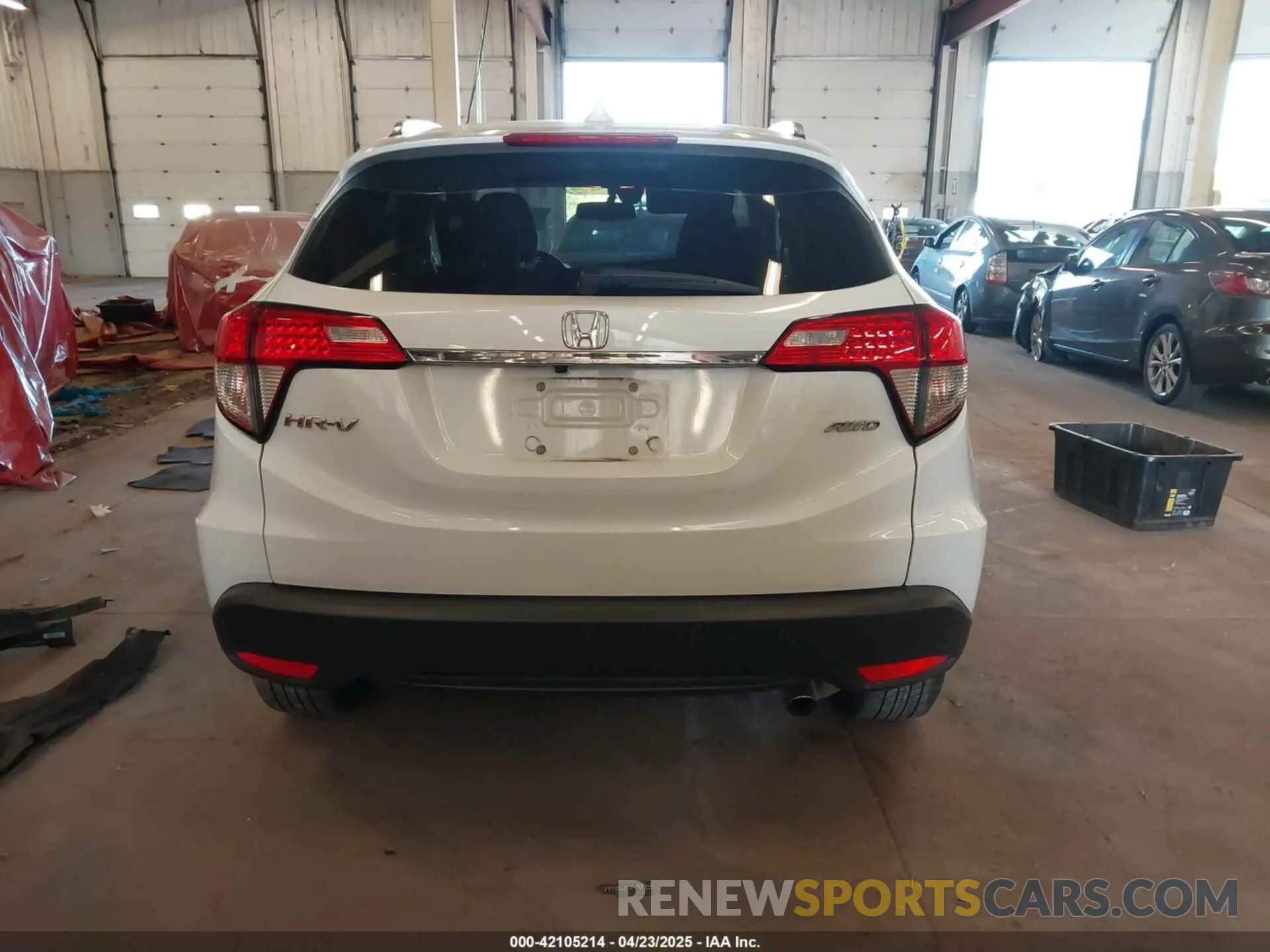 17 Photograph of a damaged car 3CZRU6H72KM716358 HONDA HR-V 2019