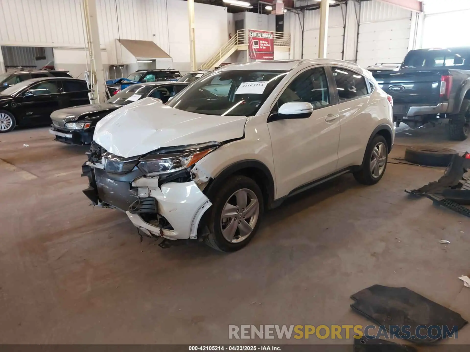 2 Photograph of a damaged car 3CZRU6H72KM716358 HONDA HR-V 2019