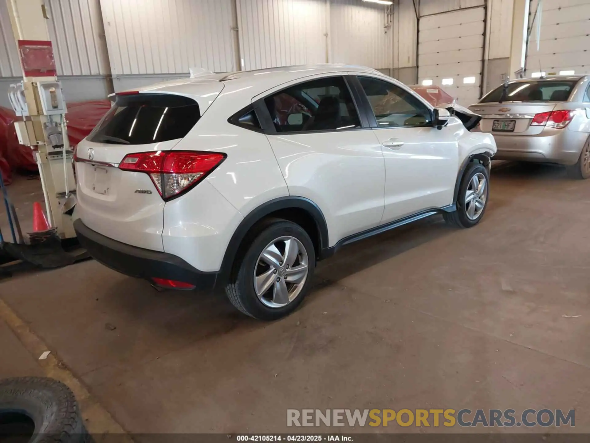 4 Photograph of a damaged car 3CZRU6H72KM716358 HONDA HR-V 2019