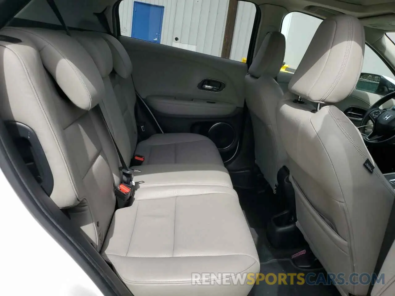 11 Photograph of a damaged car 3CZRU6H72KM721950 HONDA HR-V 2019