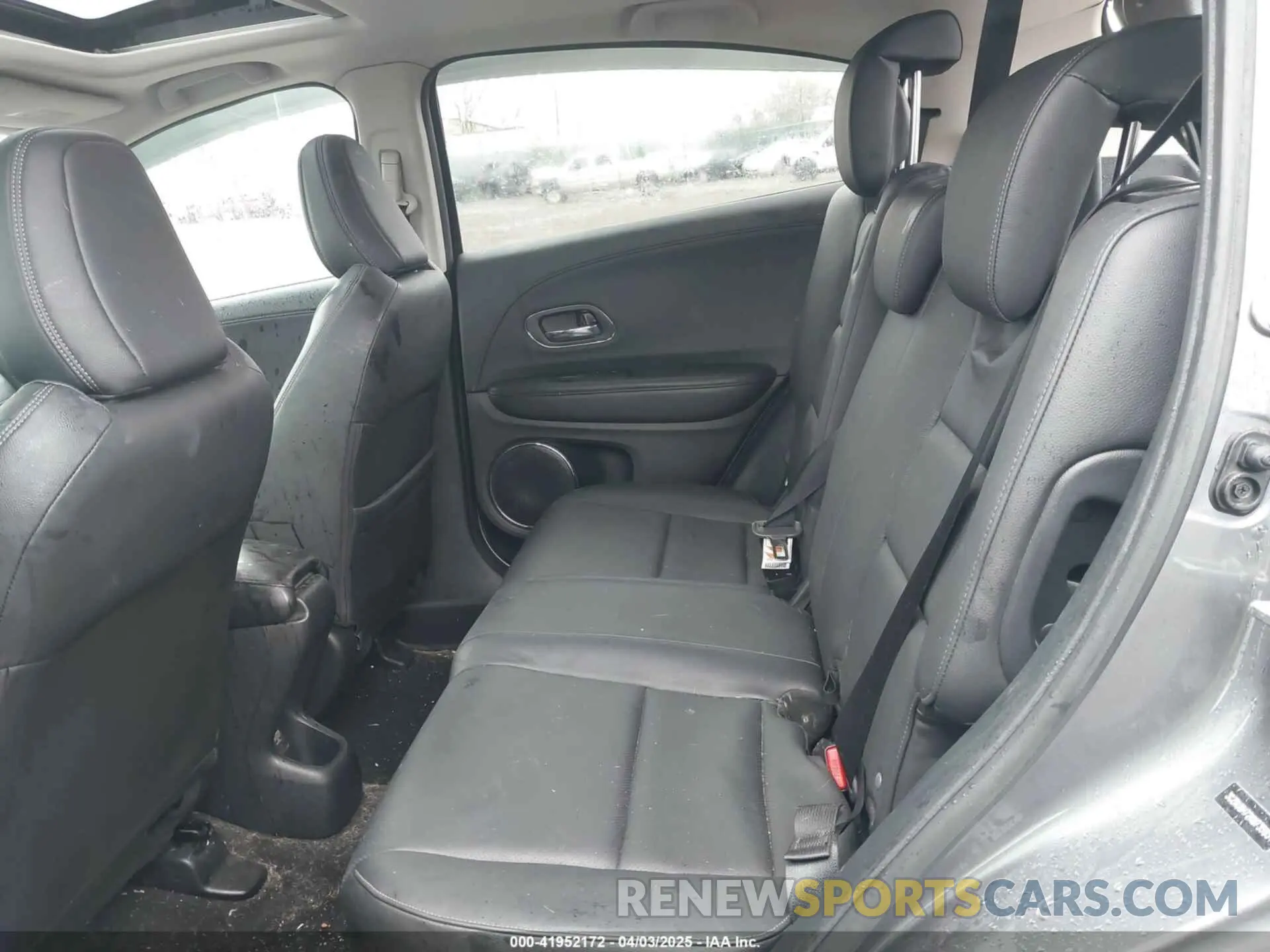 8 Photograph of a damaged car 3CZRU6H72KM735931 HONDA HR-V 2019