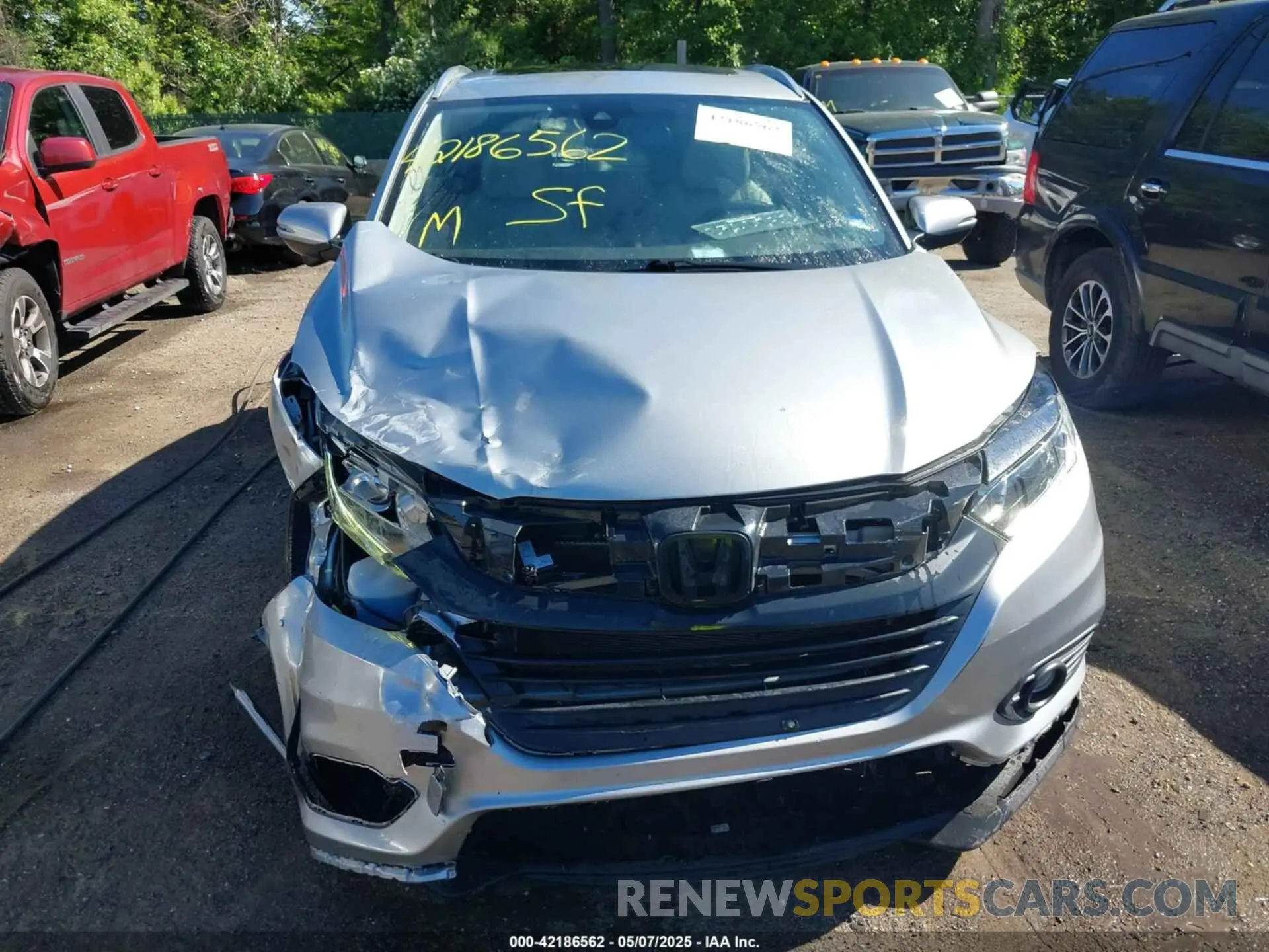 12 Photograph of a damaged car 3CZRU6H73KM705322 HONDA HR-V 2019