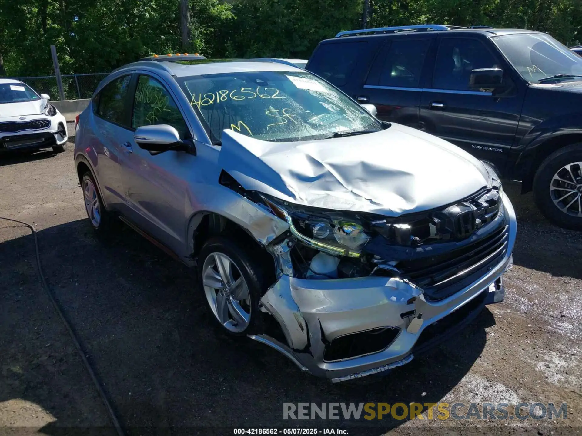 6 Photograph of a damaged car 3CZRU6H73KM705322 HONDA HR-V 2019