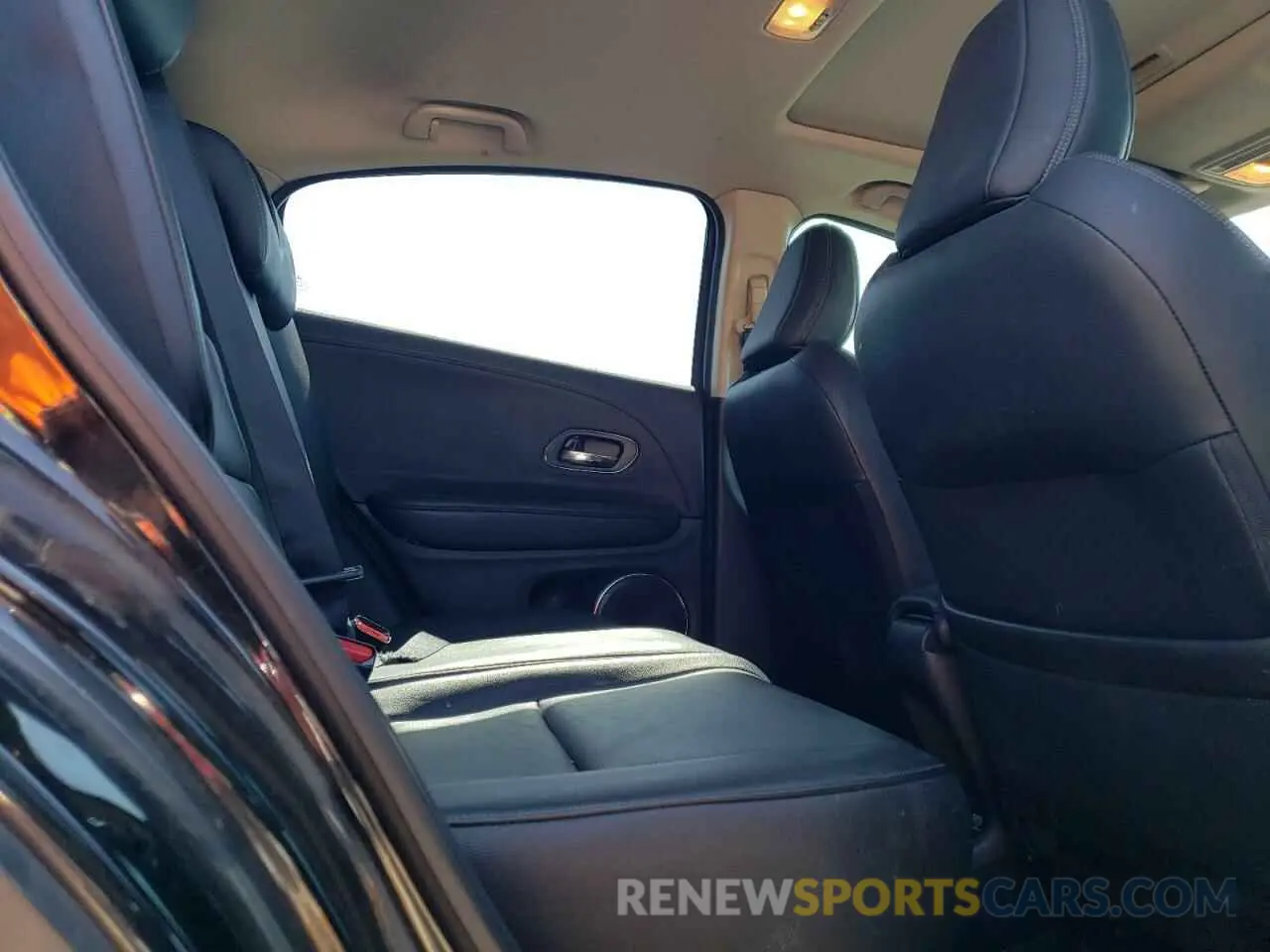10 Photograph of a damaged car 3CZRU6H73KM723108 HONDA HR-V 2019