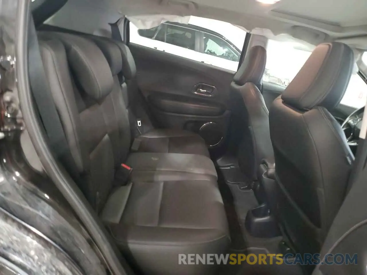 11 Photograph of a damaged car 3CZRU6H74KM703594 HONDA HR-V 2019