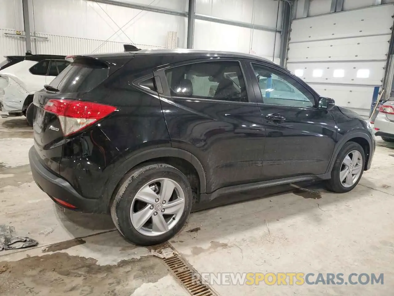 3 Photograph of a damaged car 3CZRU6H74KM703594 HONDA HR-V 2019