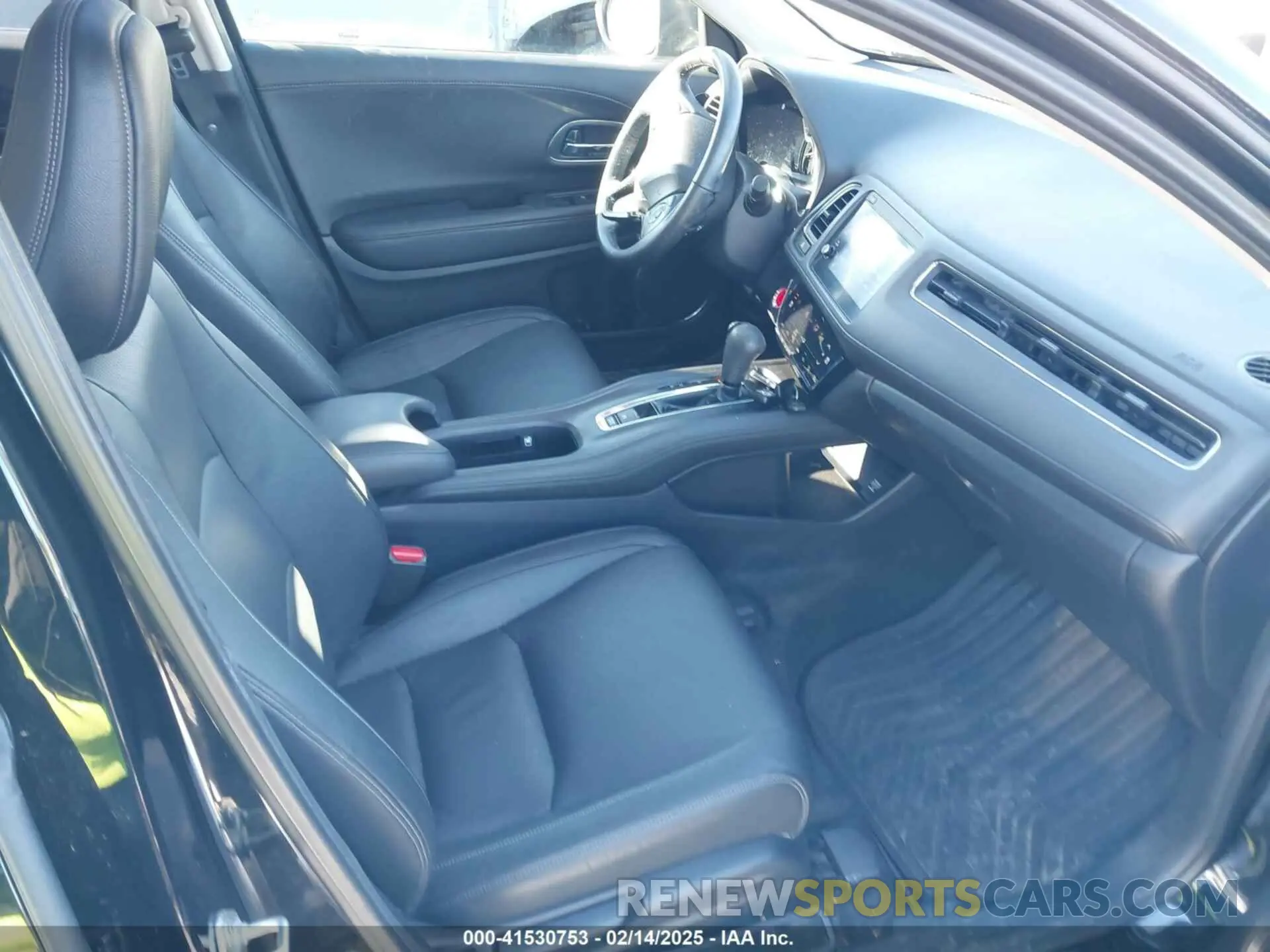 5 Photograph of a damaged car 3CZRU6H74KM715017 HONDA HR-V 2019