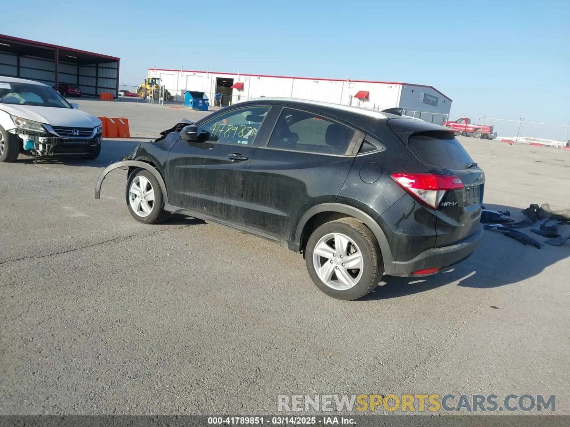 3 Photograph of a damaged car 3CZRU6H74KM735154 HONDA HR-V 2019