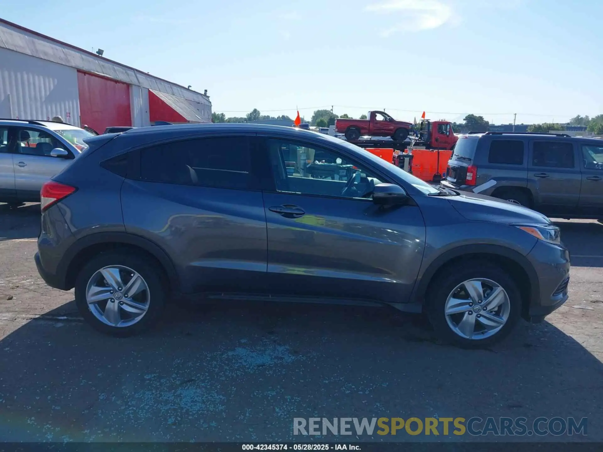 14 Photograph of a damaged car 3CZRU6H75KM727726 HONDA HR-V 2019
