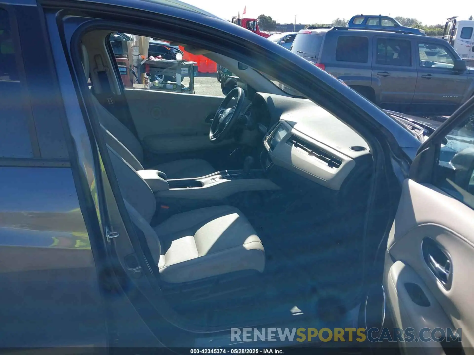 5 Photograph of a damaged car 3CZRU6H75KM727726 HONDA HR-V 2019