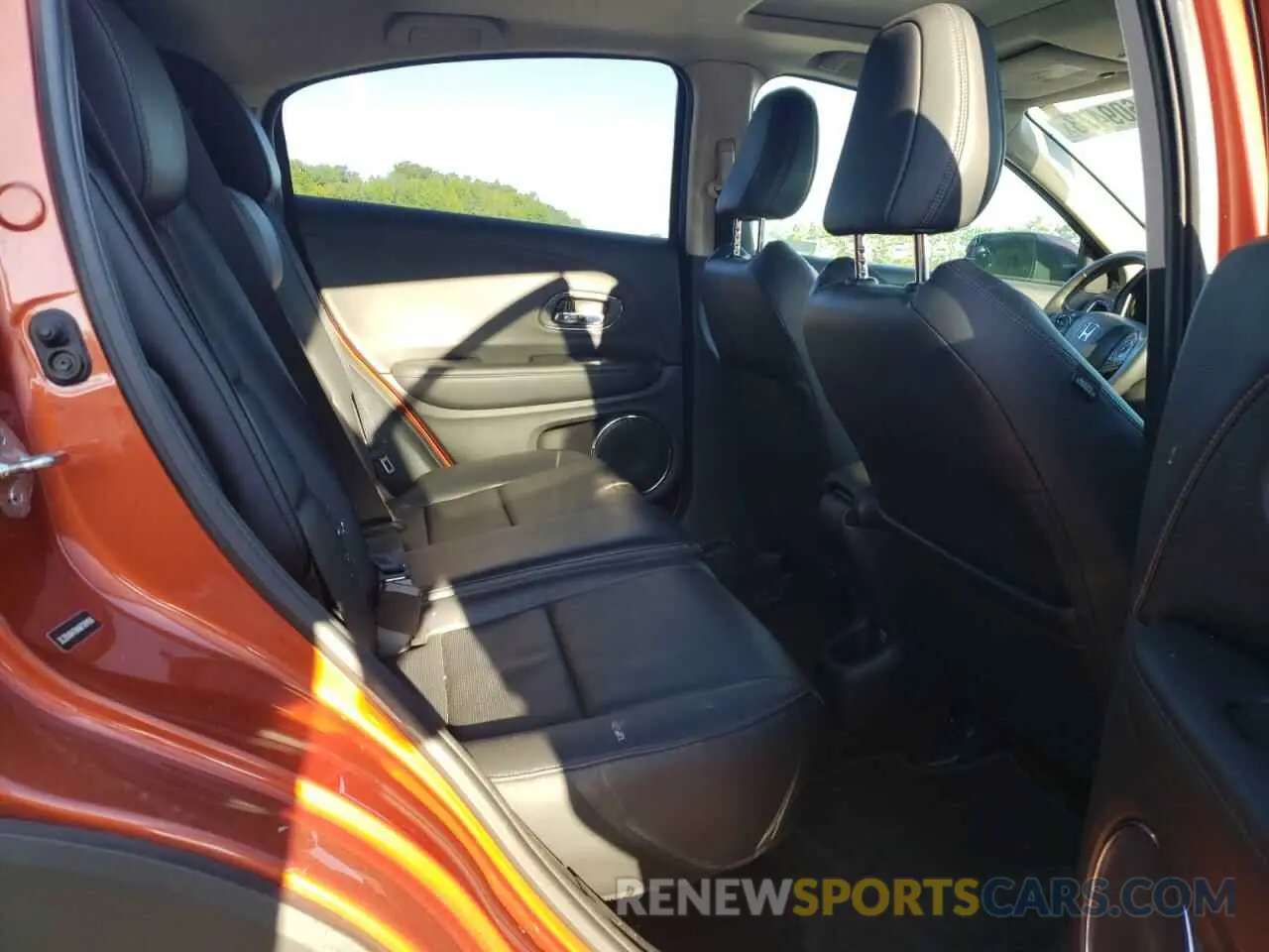 10 Photograph of a damaged car 3CZRU6H76KM708408 HONDA HR-V 2019