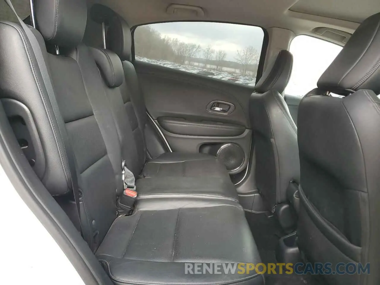 11 Photograph of a damaged car 3CZRU6H76KM716363 HONDA HR-V 2019